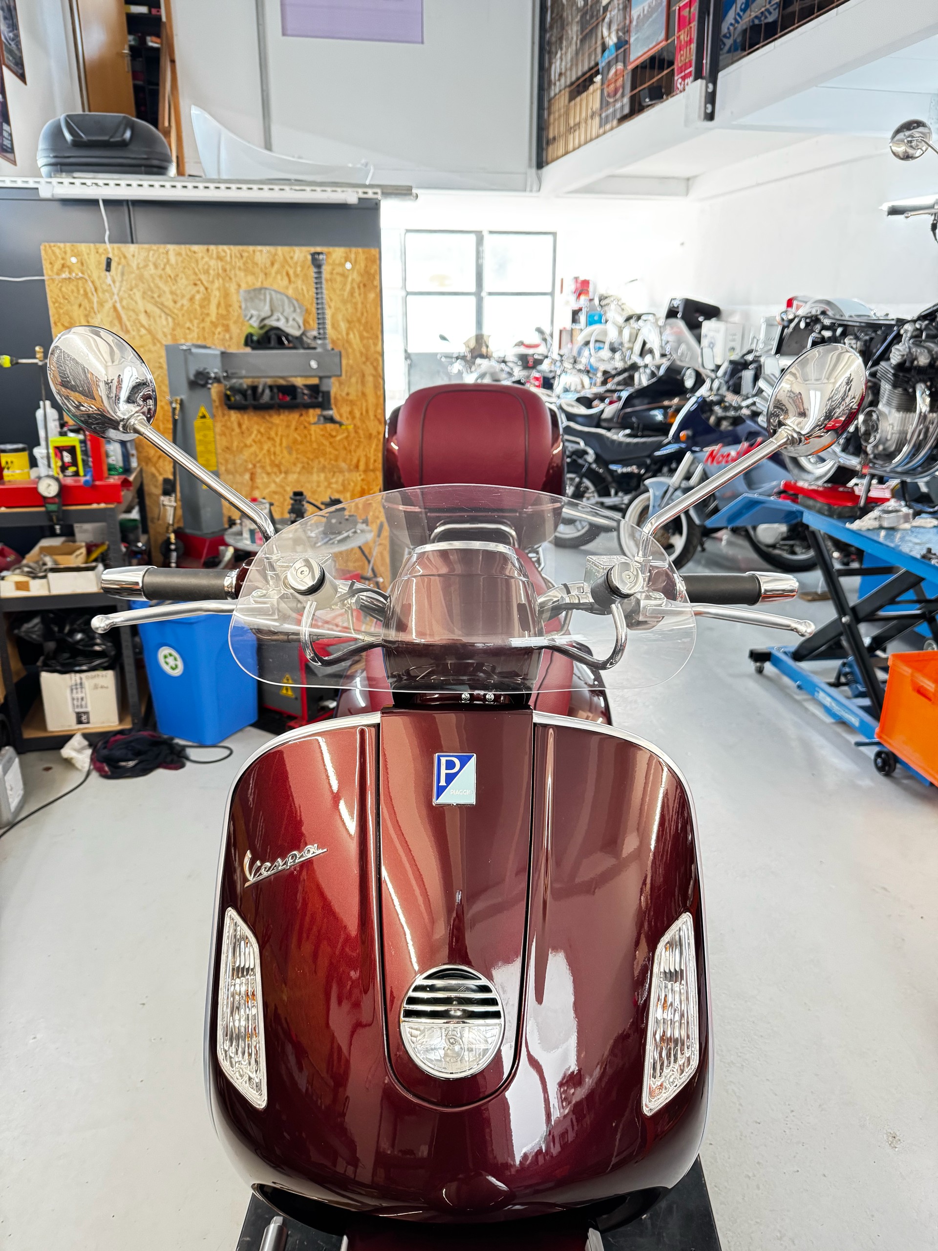 PIAGGIO Vespa GTV 300 i.e via Montenapoleone-image-5