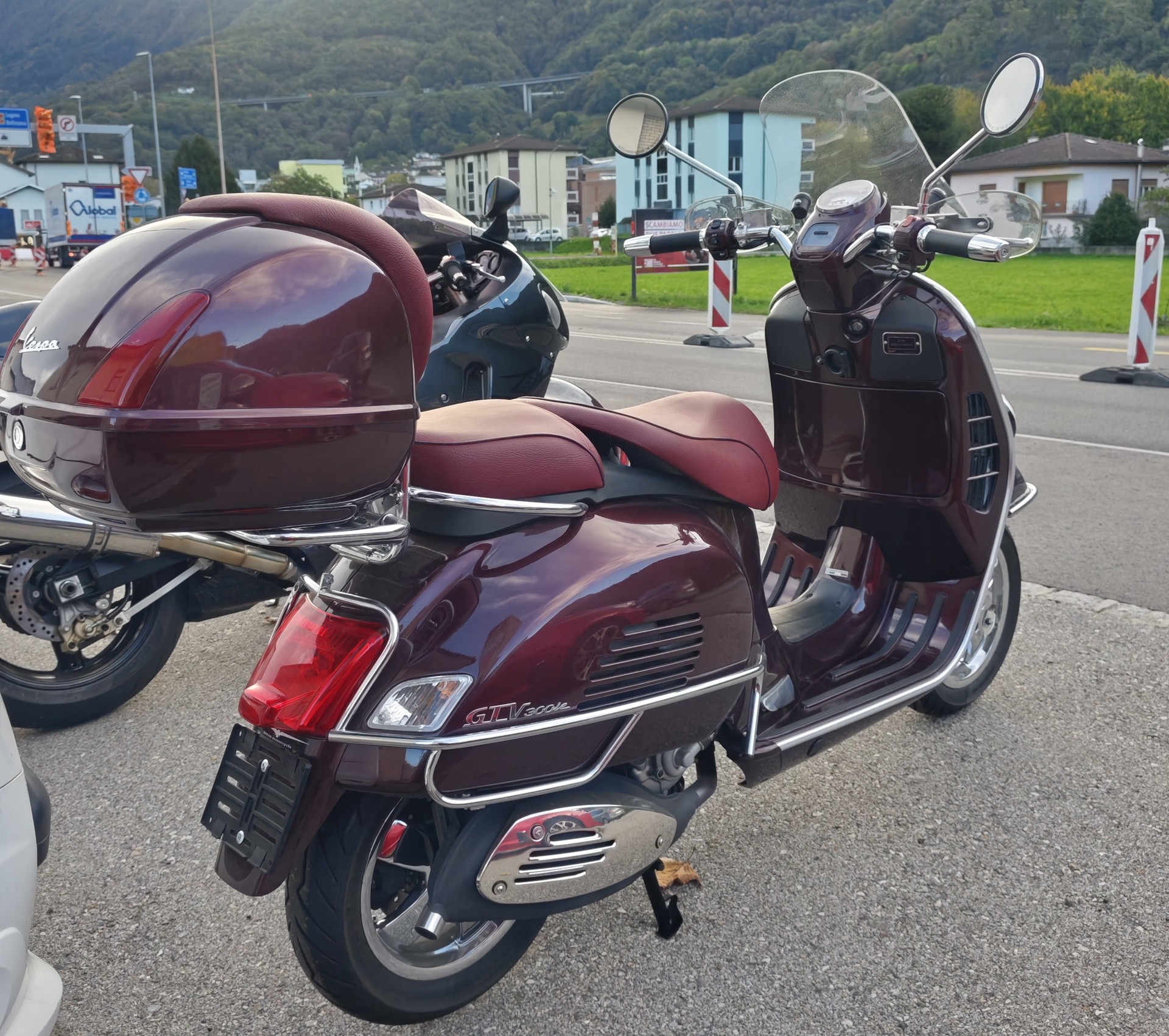 PIAGGIO Vespa GTV 300 i.e via Montenapoleone-image-1