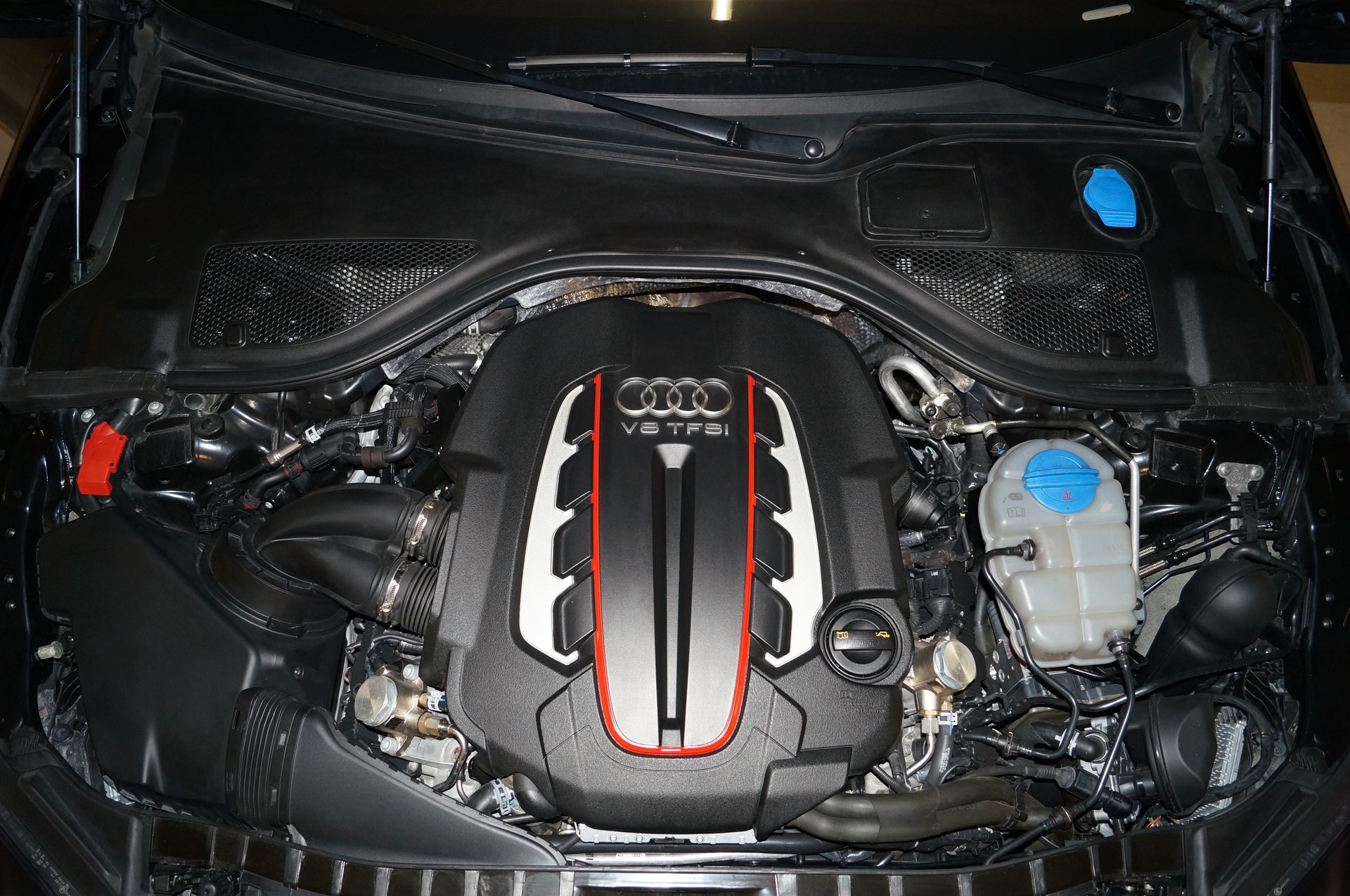 AUDI S7 Sportback 4.0 TFSI V8 quattro-image-23