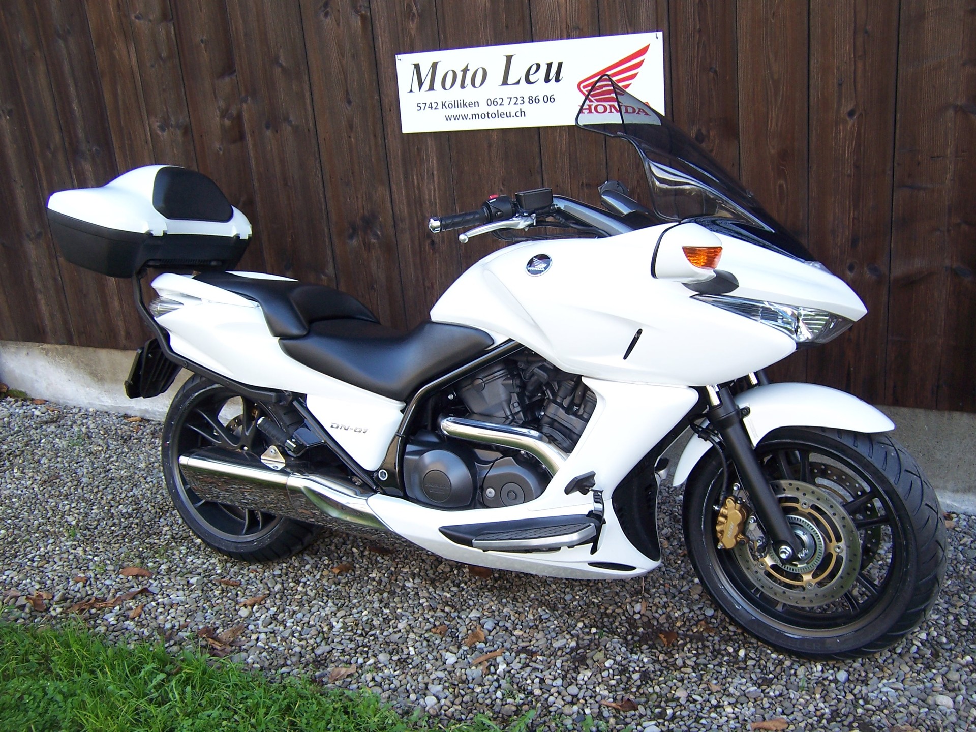 HONDA DN-01 ABS-showroom-element-2