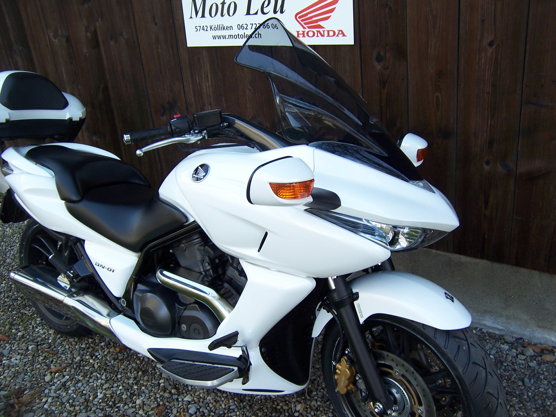 HONDA DN-01 ABS-showroom-element-1