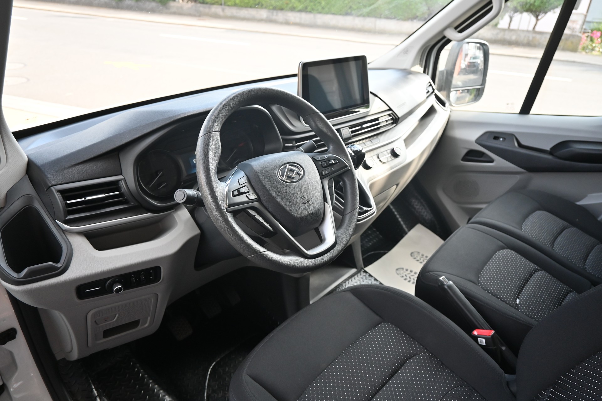 MAXUS Deliver 9 BASE RWD L3H2 2.0-image-7