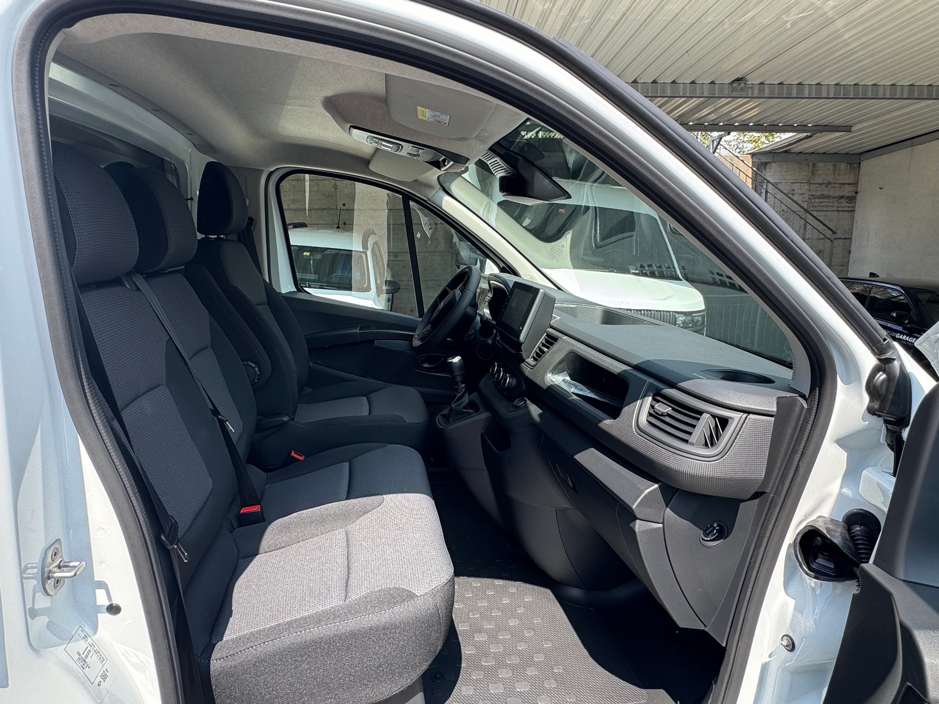 RENAULT Trafic 2.0 Blue dCi 130 Advance L1H1-image-8