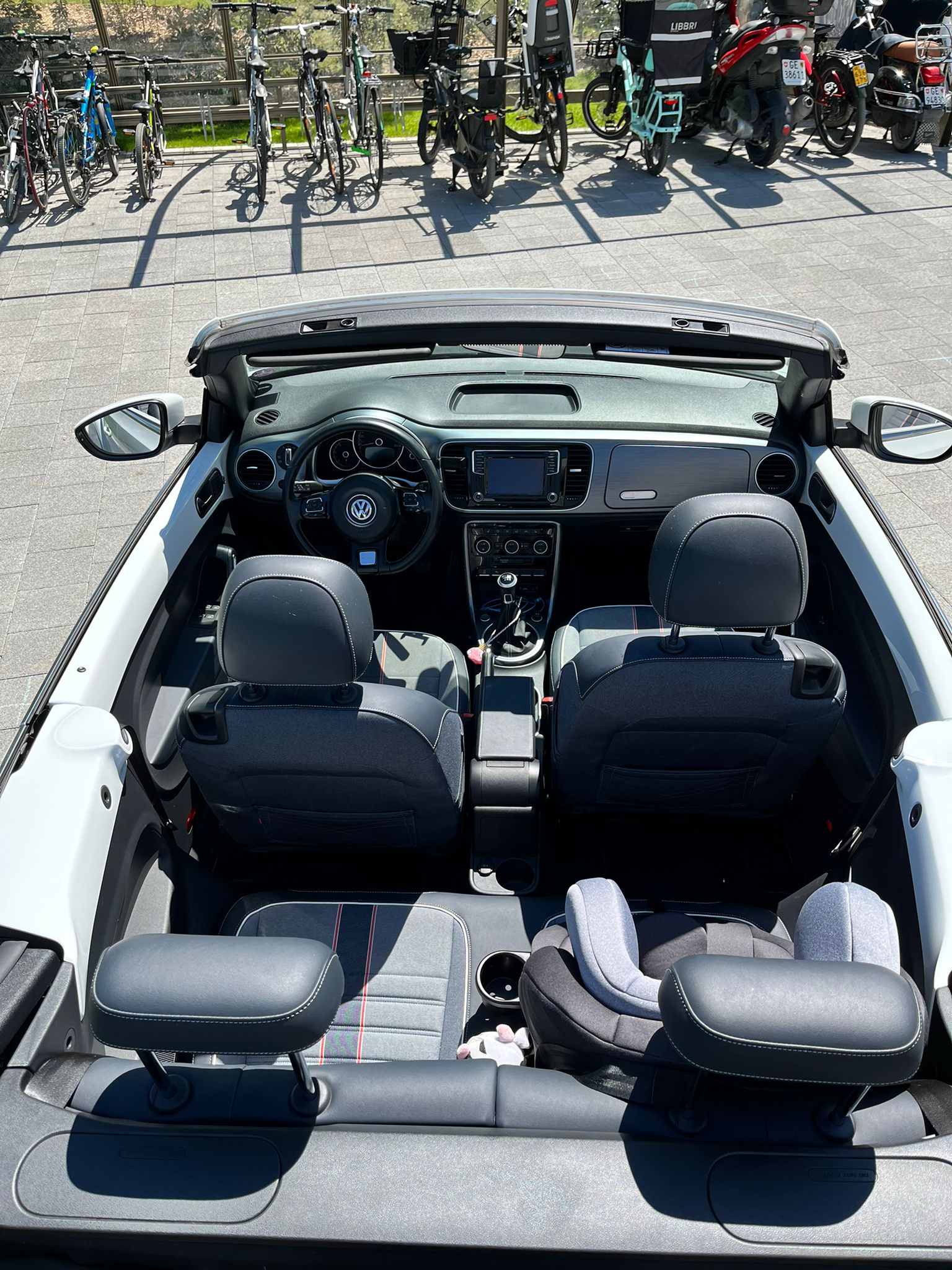 VW Beetle Cabriolet 1.2 TSI BMT Design-image-5