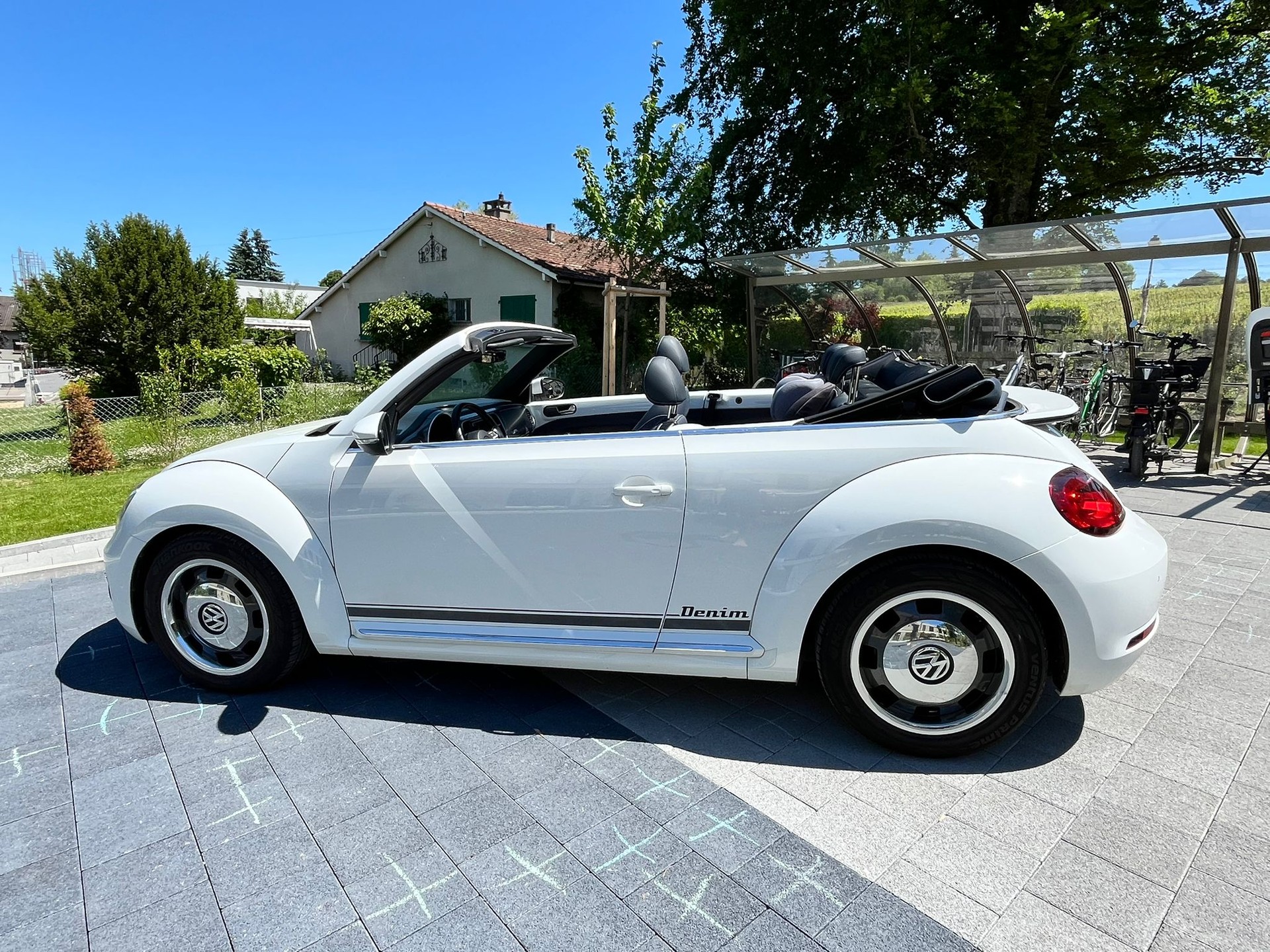 VW Beetle Cabriolet 1.2 TSI BMT Design-image-2