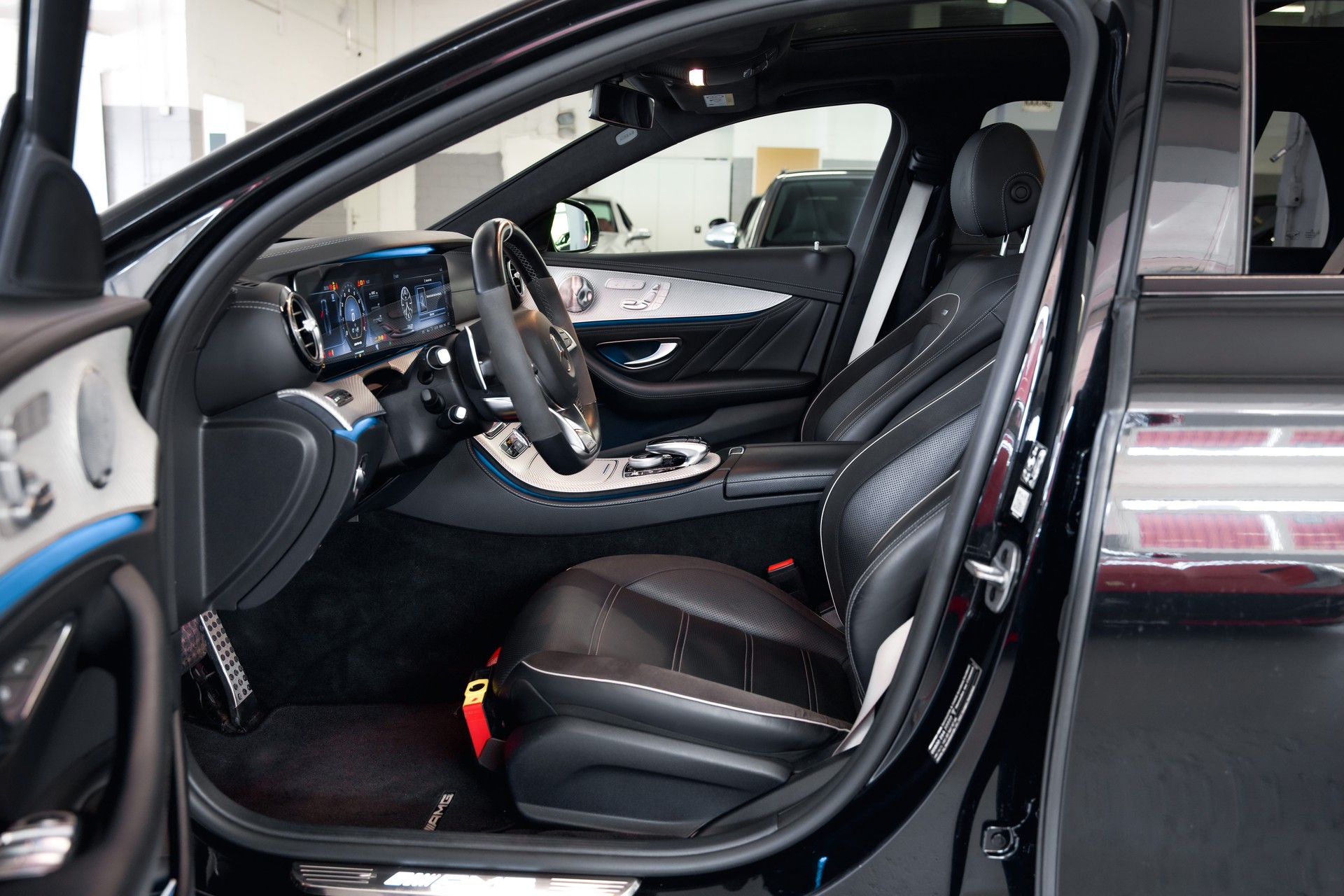 MERCEDES-BENZ E 63 AMG S 4 Matic 9G-Tronic-image-17