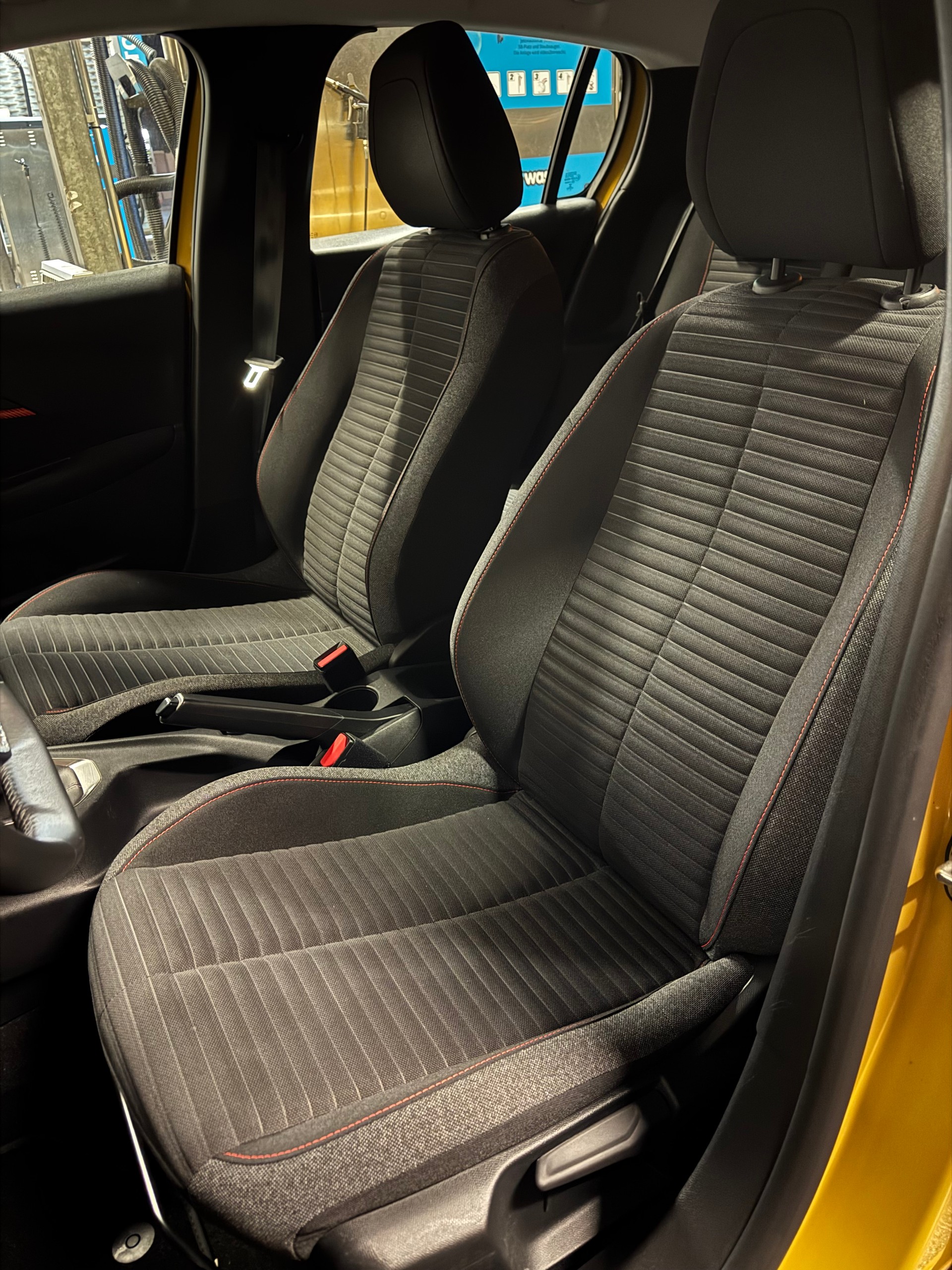 PEUGEOT 208 1.2 PureTech Active-image-14