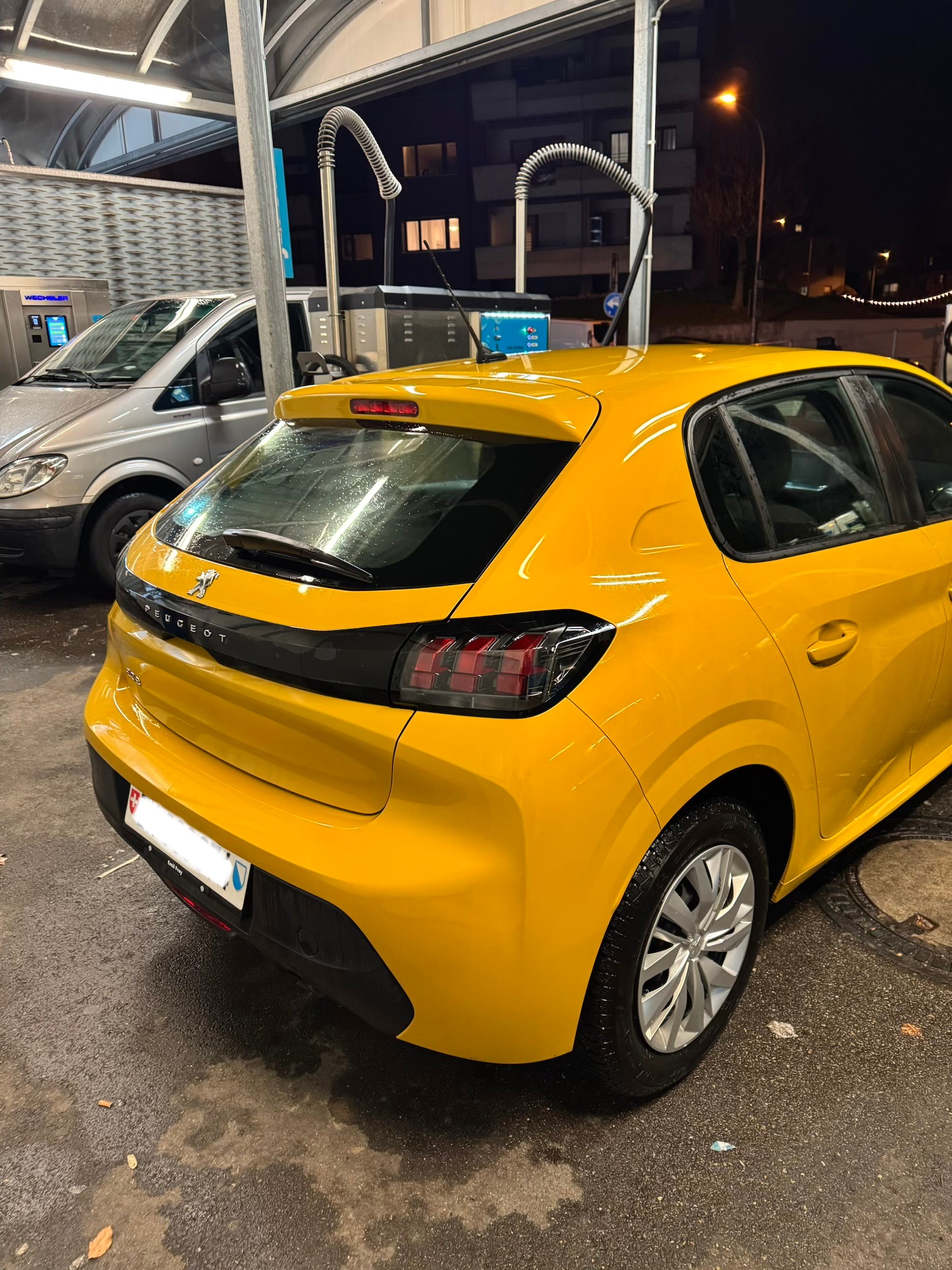 PEUGEOT 208 1.2 PureTech Active-image-8