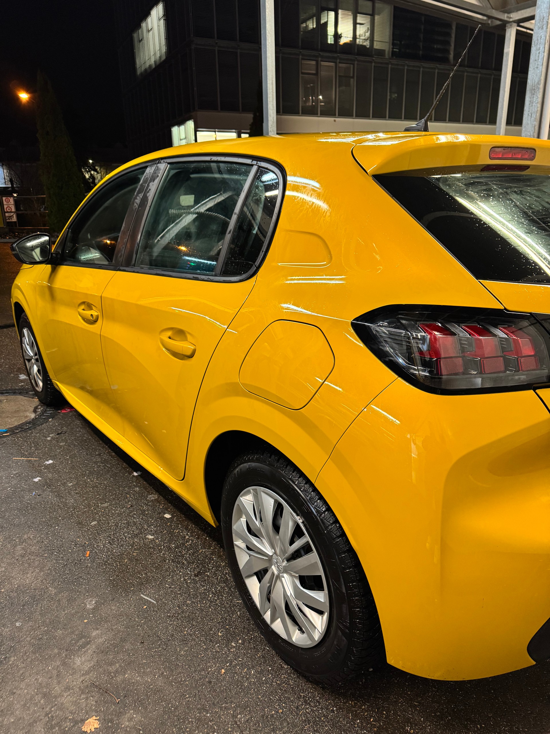 PEUGEOT 208 1.2 PureTech Active-image-6