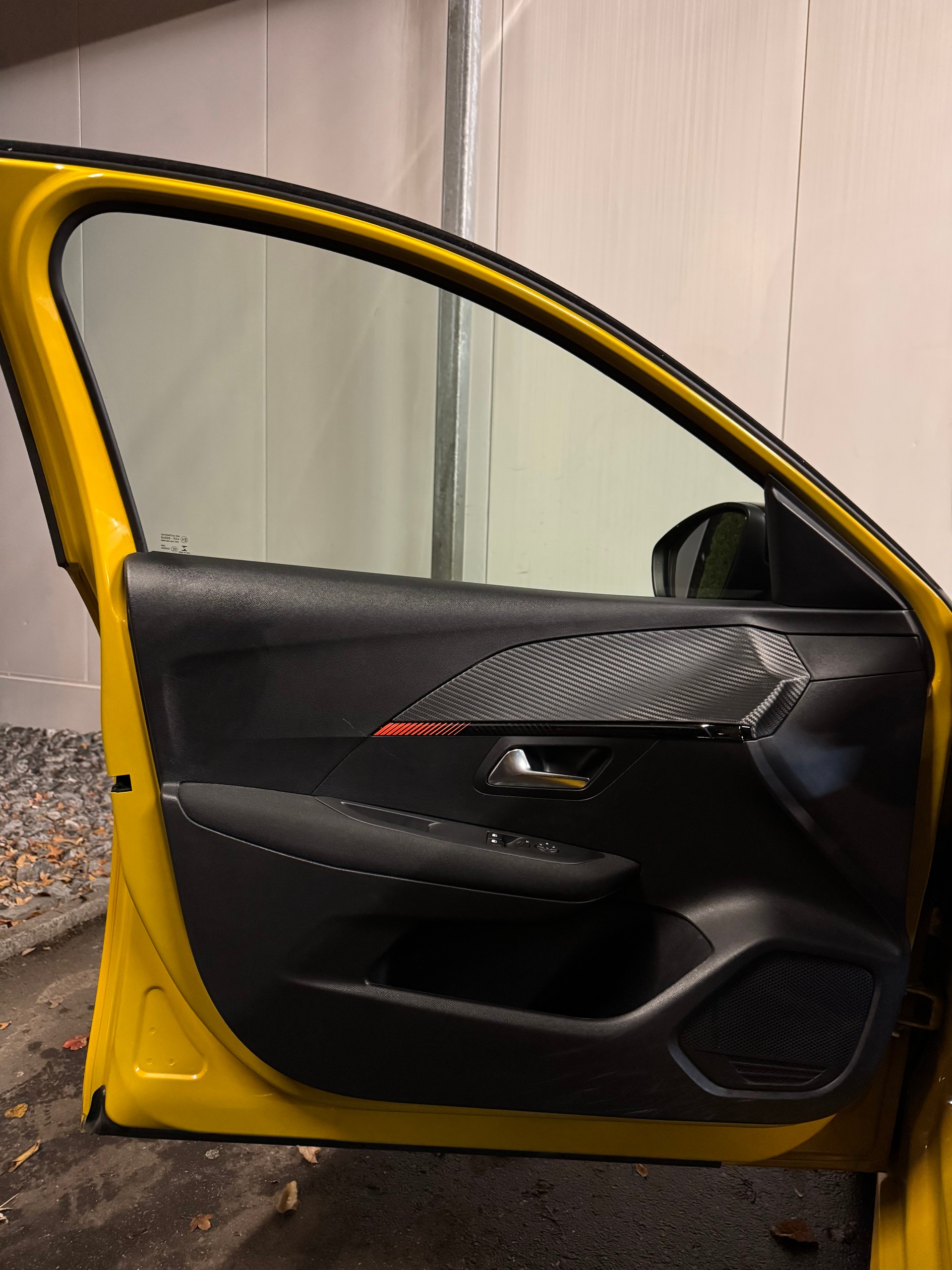 PEUGEOT 208 1.2 PureTech Active-image-10
