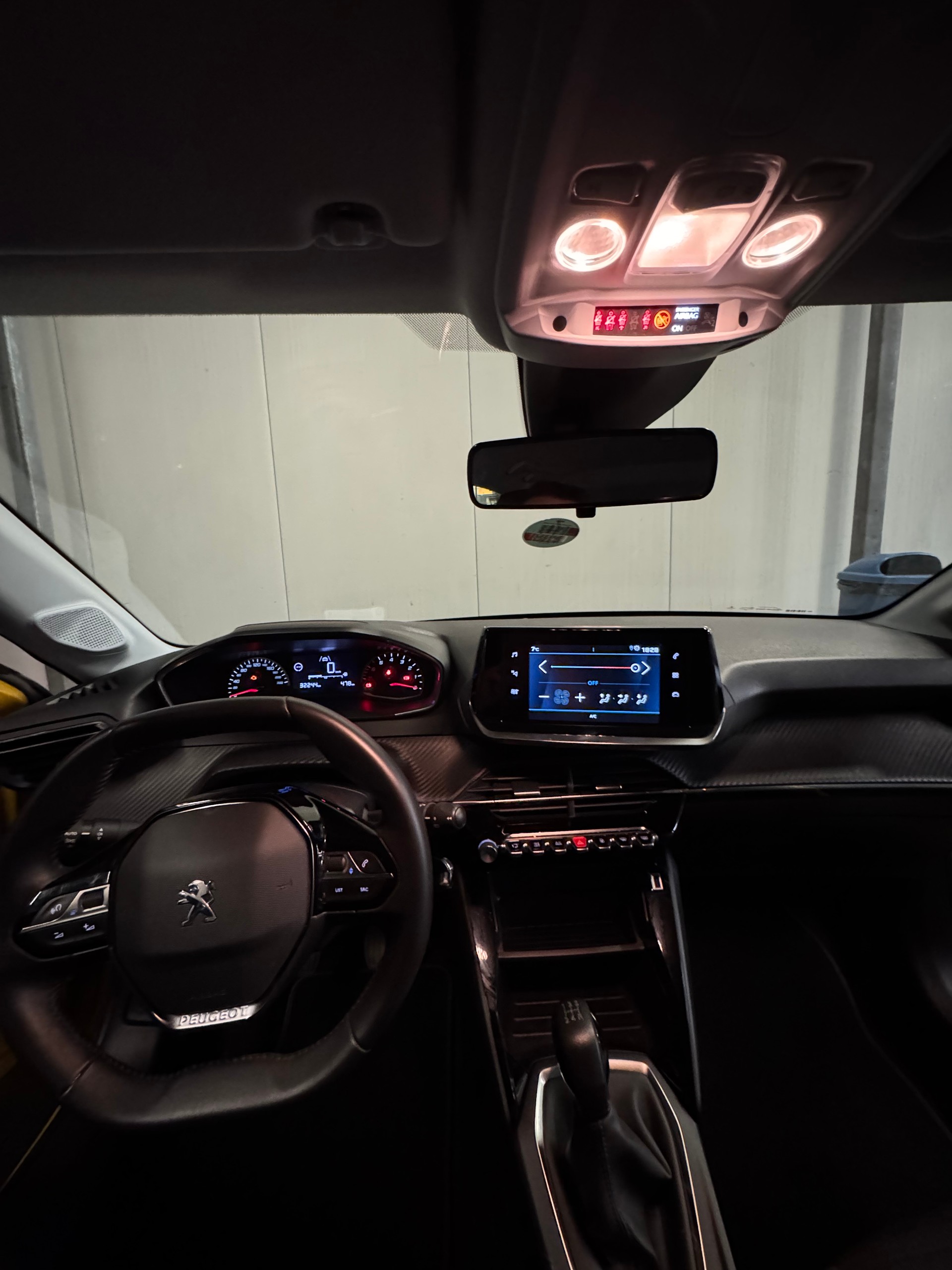 PEUGEOT 208 1.2 PureTech Active-image-11