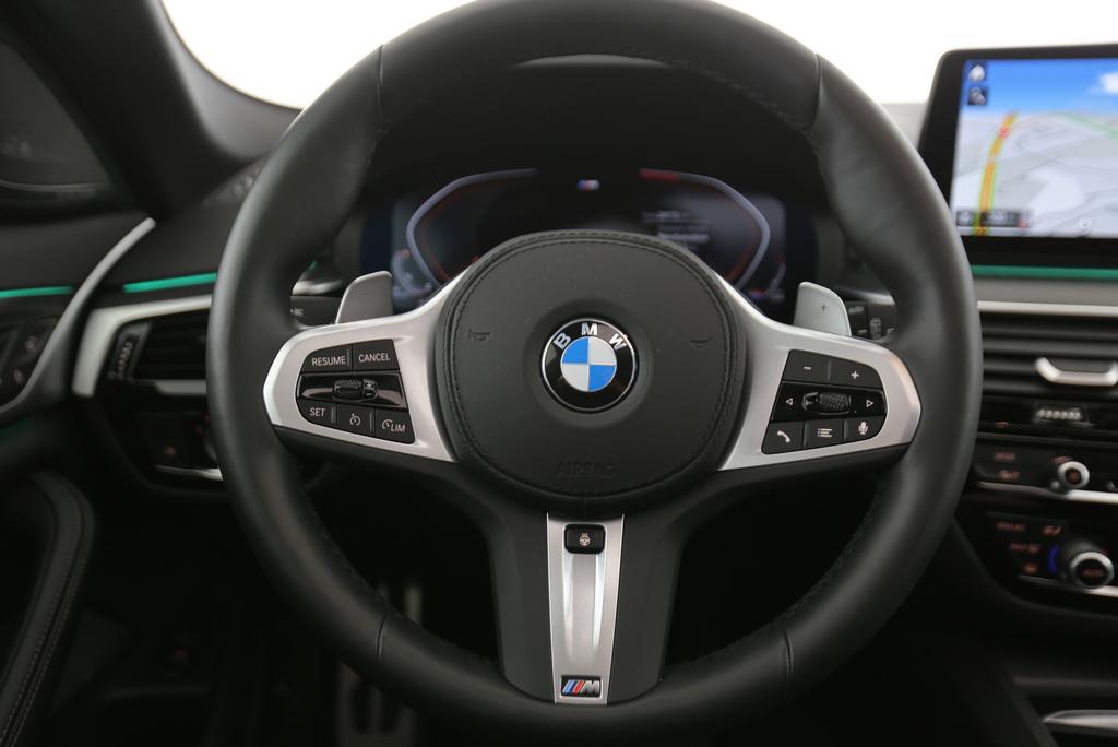 BMW 520d xDrive Touring-image-5