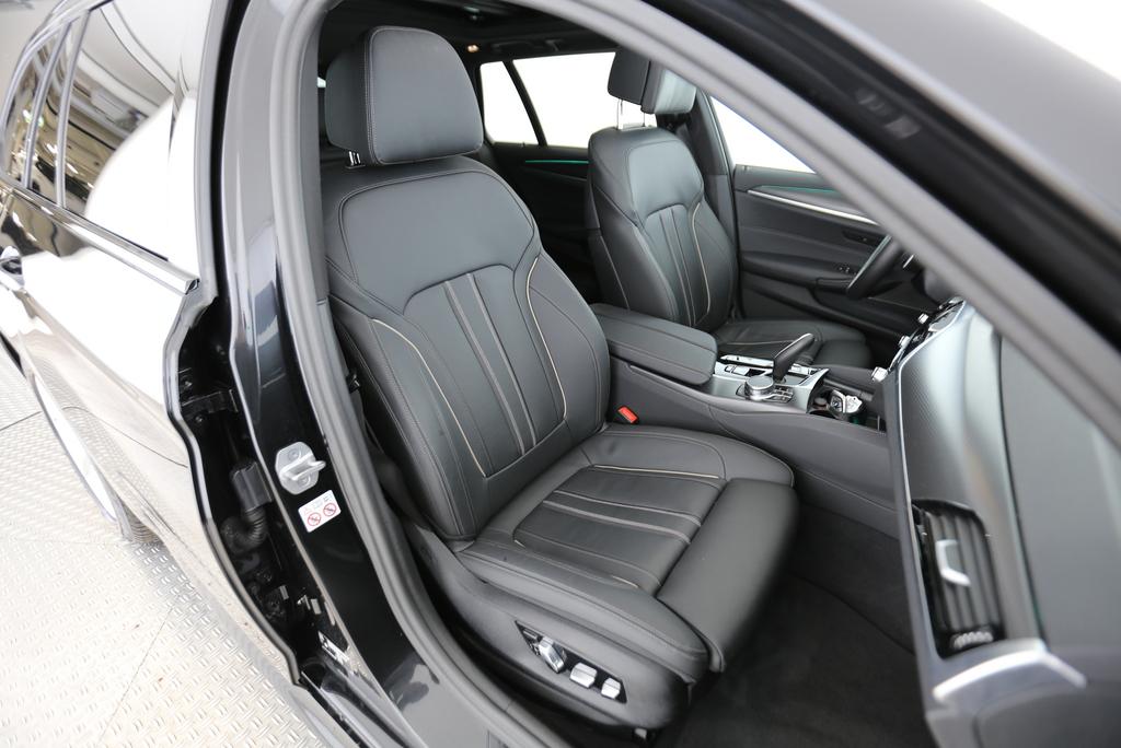 BMW 520d xDrive Touring-image-15