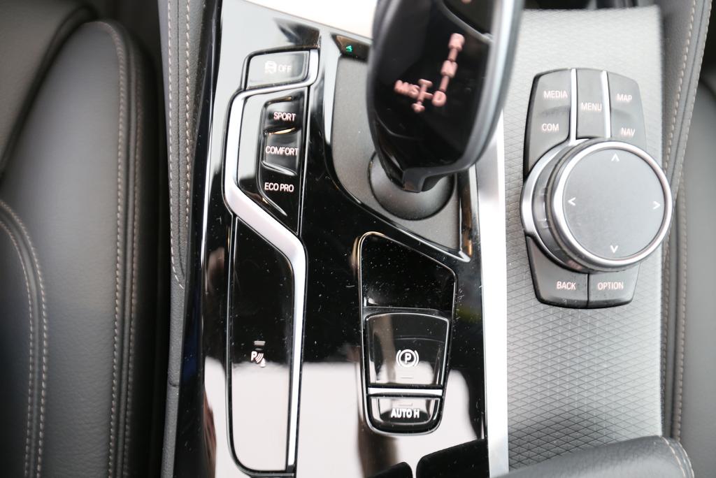 BMW 520d xDrive Touring-image-9