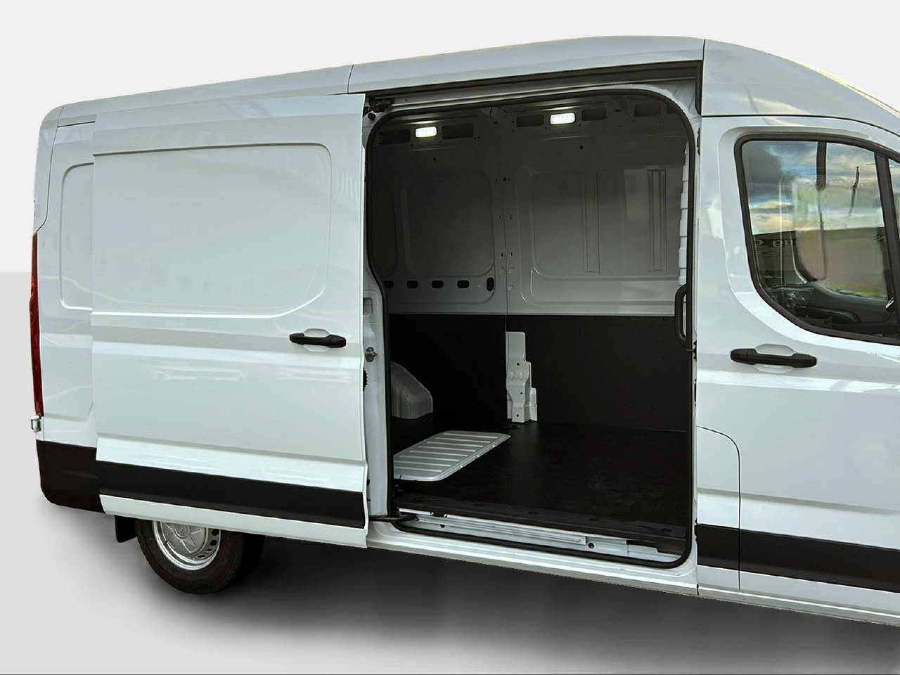MAXUS Deliver 9 Kaw. L3H2 2.0 TD Comfort-image-13