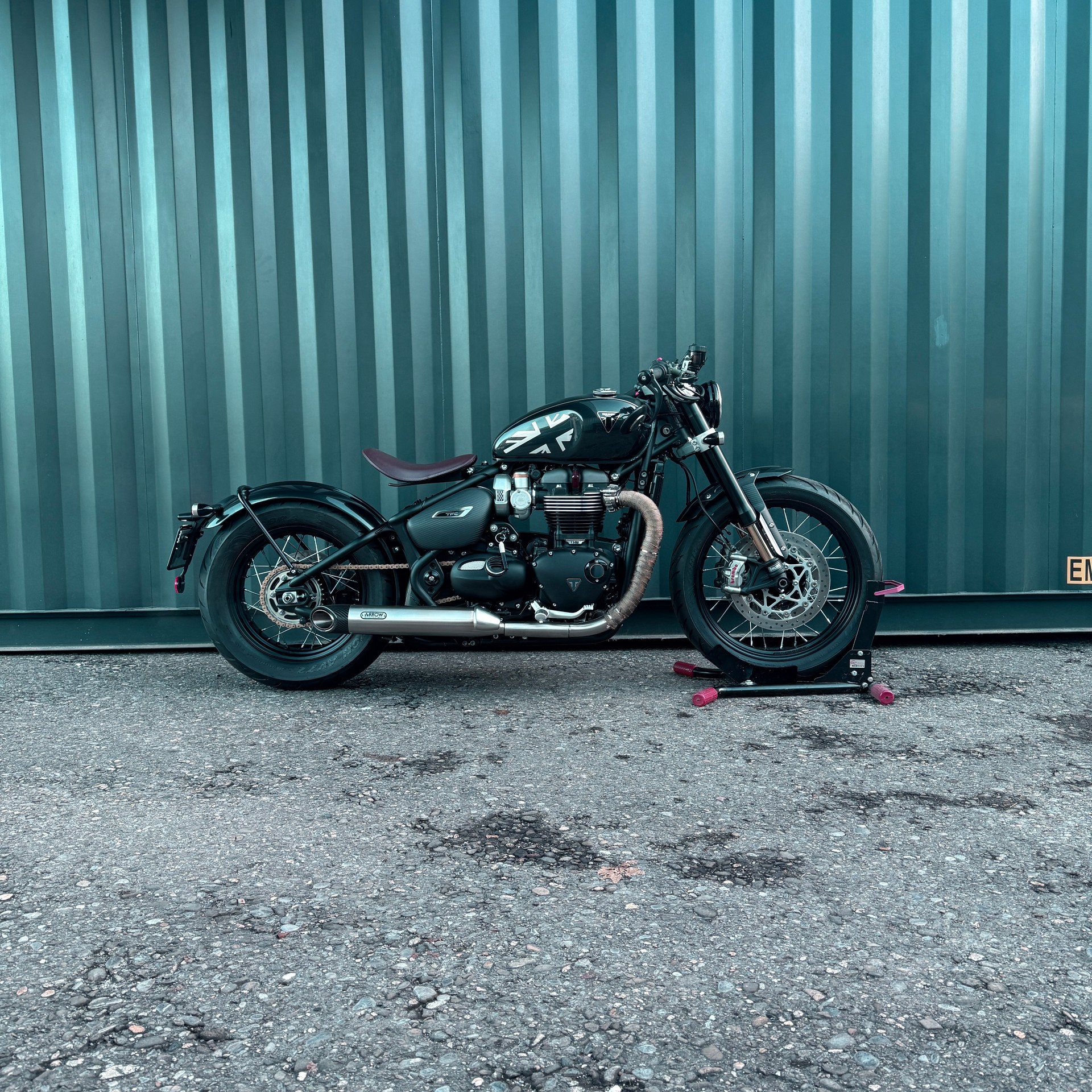 TRIUMPH Bonneville 1200 Bobber-image-2