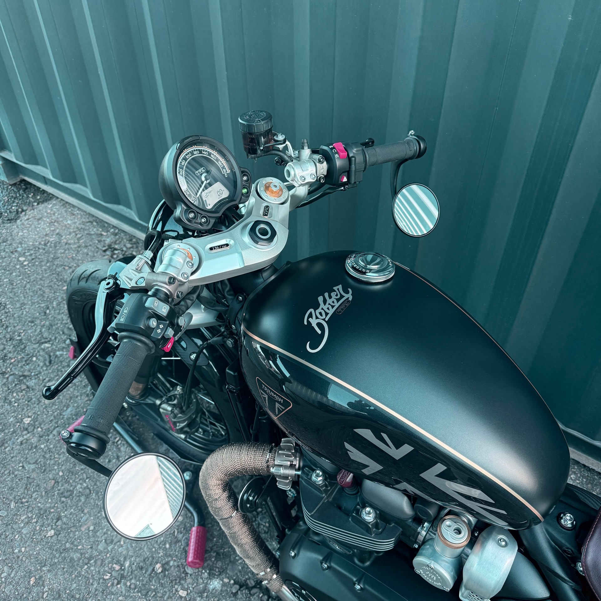 TRIUMPH Bonneville 1200 Bobber-image-11