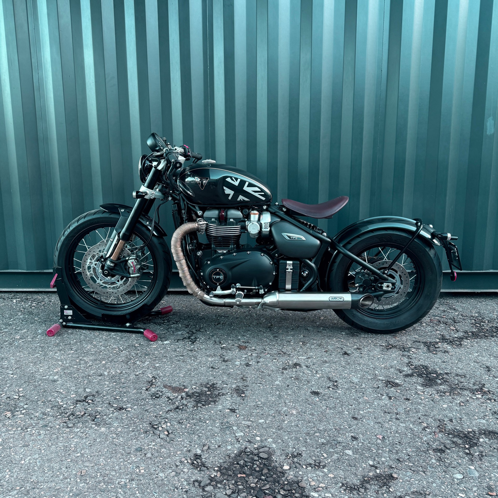 TRIUMPH Bonneville 1200 Bobber-image-1