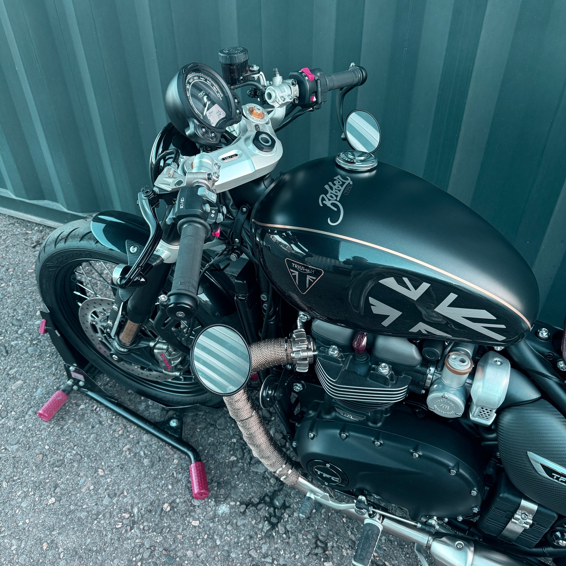 TRIUMPH Bonneville 1200 Bobber-image-5