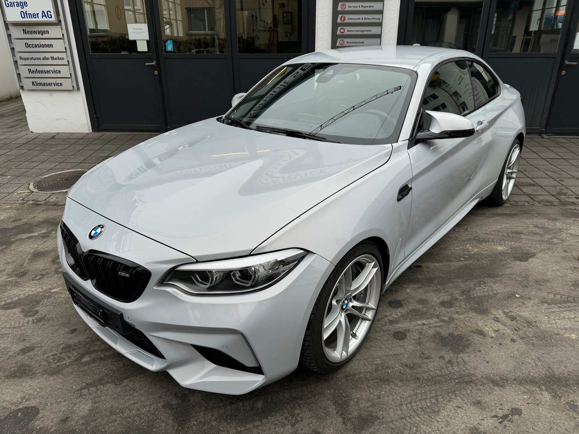 BMW M2 Competition Drivelogic-showroom-element-1