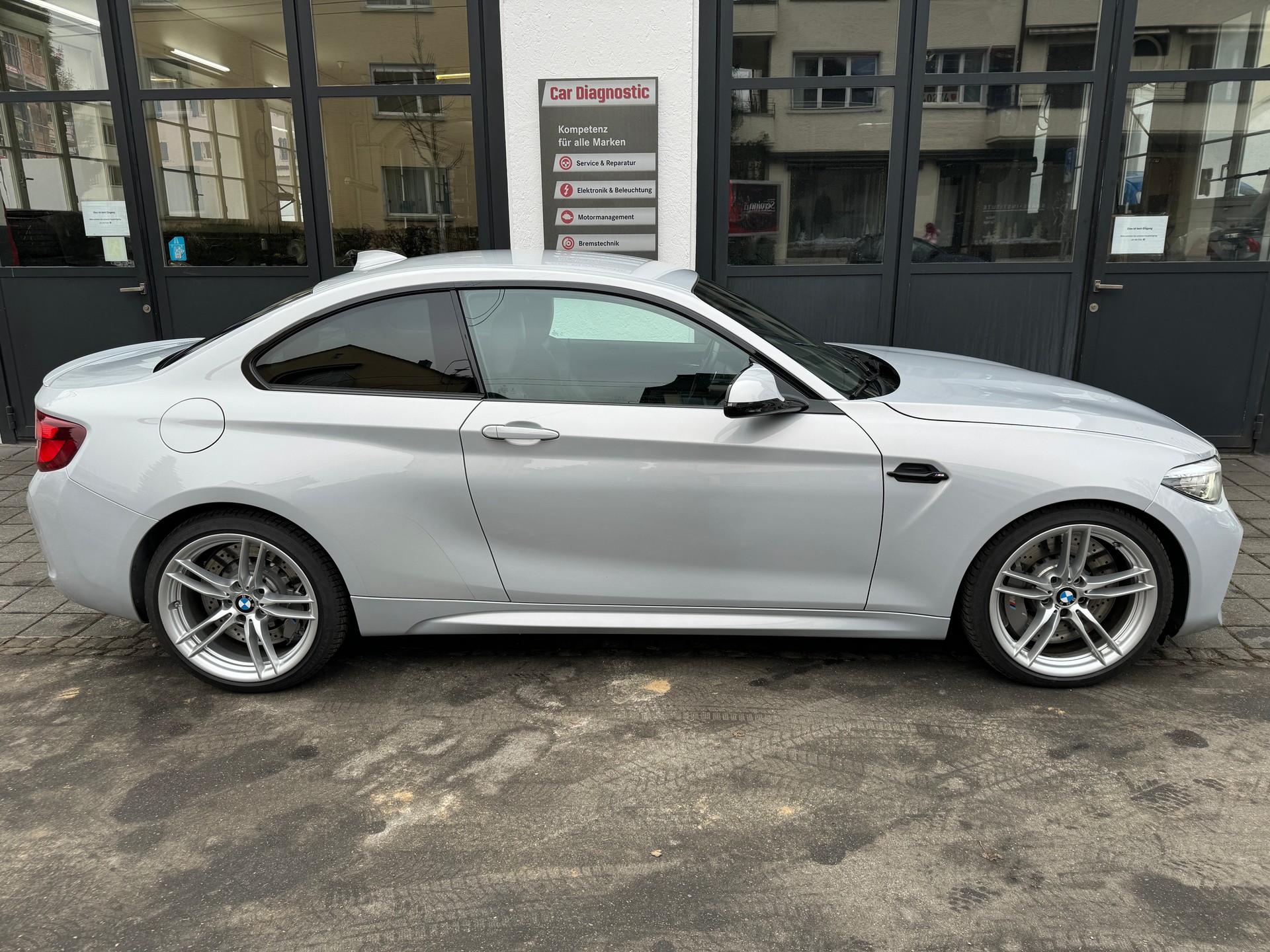 BMW M2 Competition Drivelogic-showroom-element-3