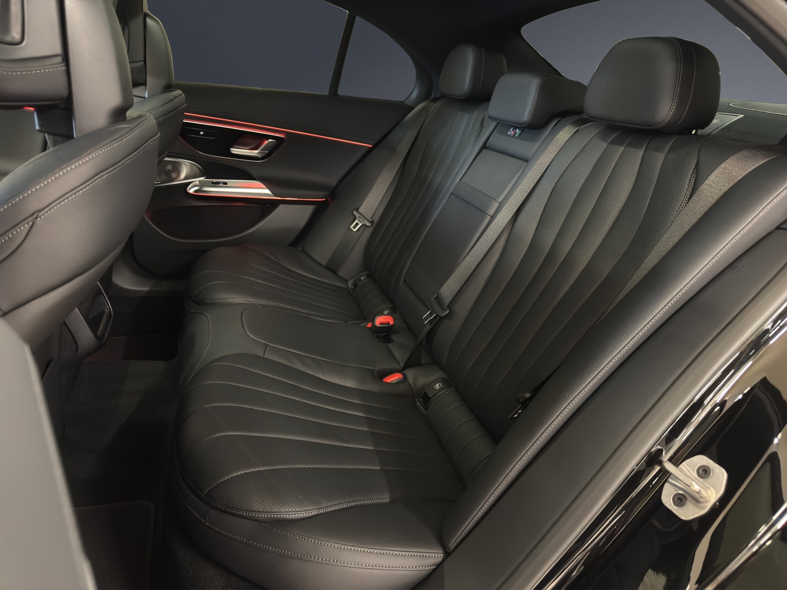 MERCEDES-BENZ E 450 4M Berline-image-14
