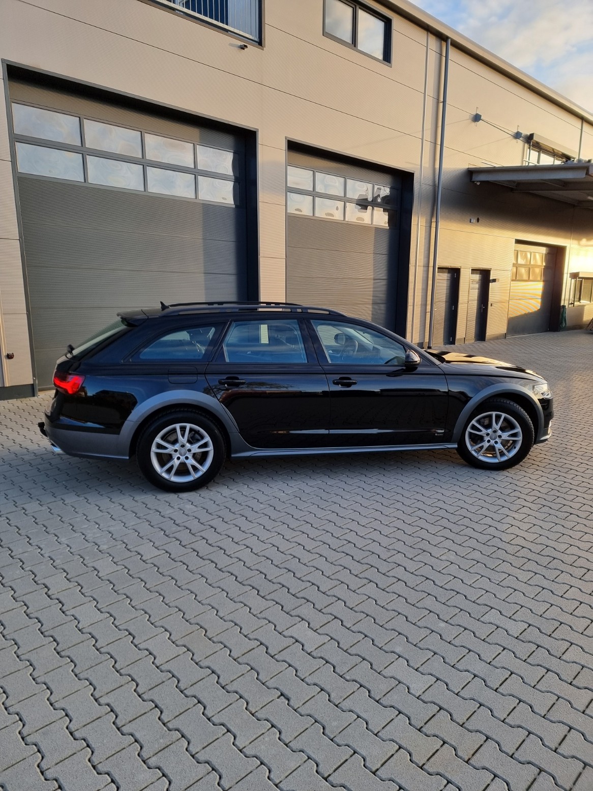 AUDI A6 allroad 3.0 TDI V6 quattro S-tronic-image-1