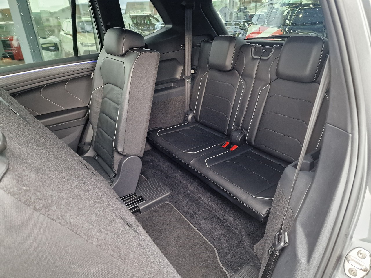 VW Tiguan Allspace 2.0TSI R-Line 4Motion DSG-image-12