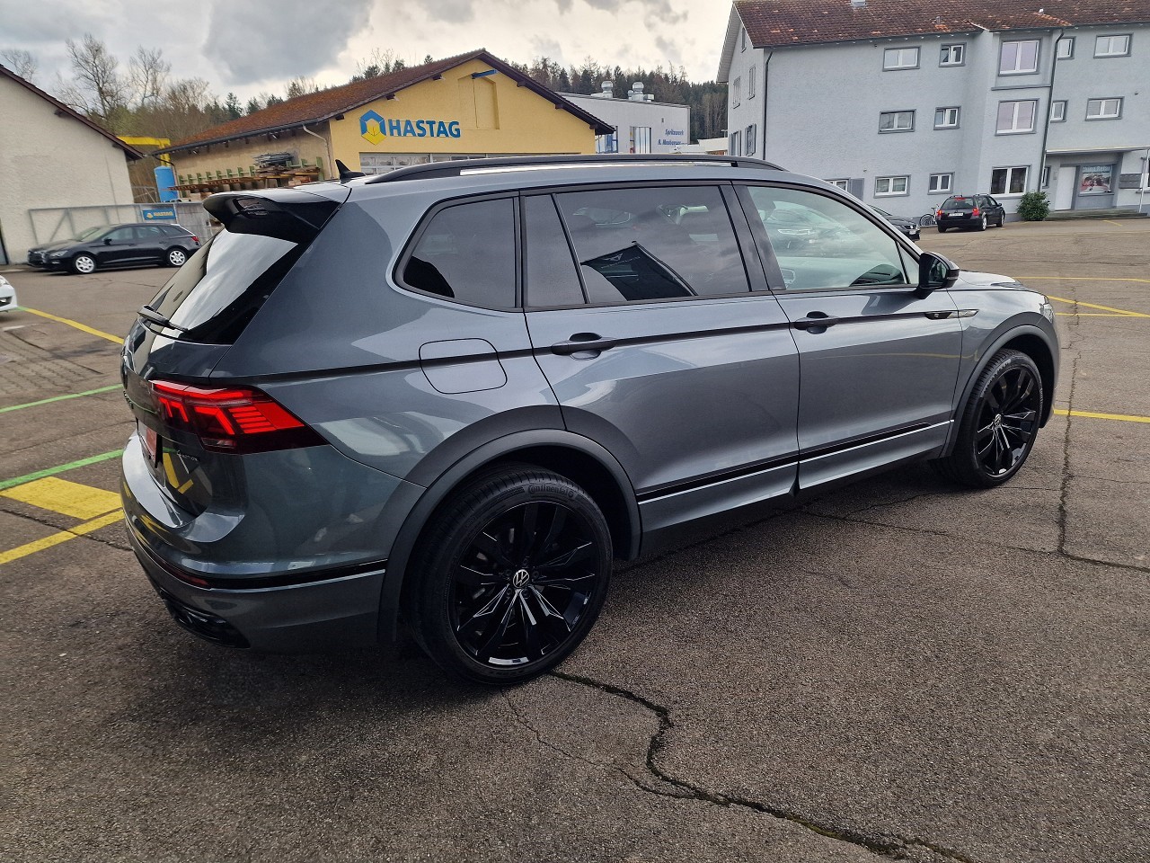 VW Tiguan Allspace 2.0TSI R-Line 4Motion DSG-image-5