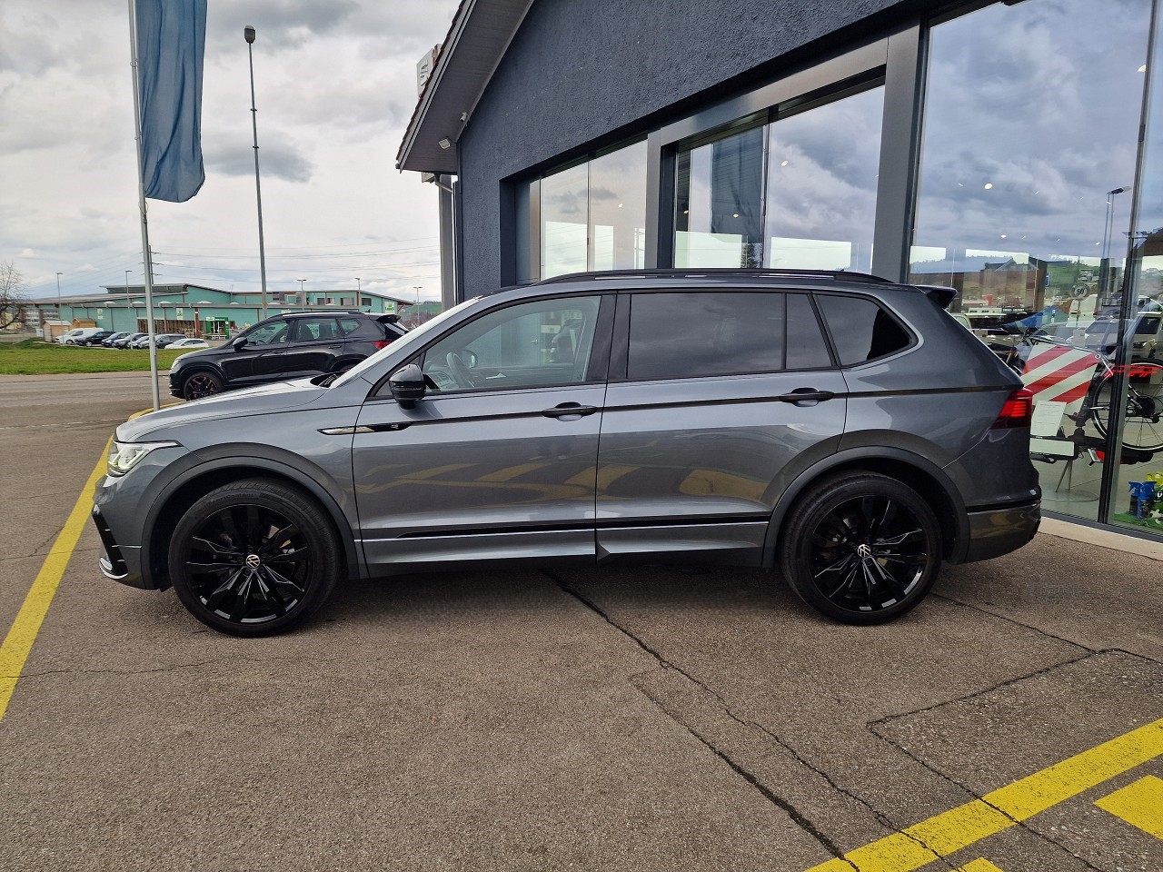 VW Tiguan Allspace 2.0TSI R-Line 4Motion DSG-showroom-element-2
