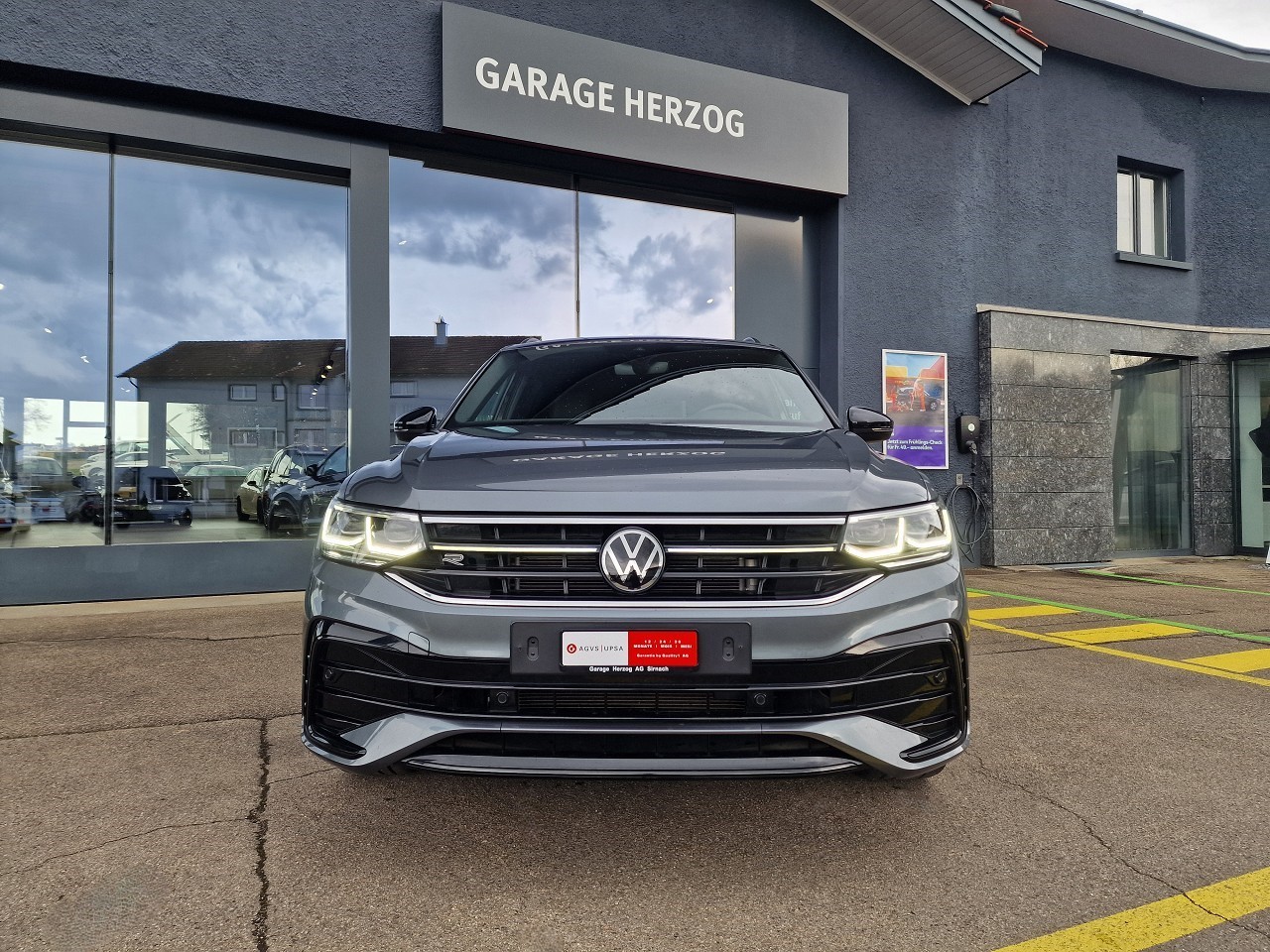 VW Tiguan Allspace 2.0TSI R-Line 4Motion DSG-image-8