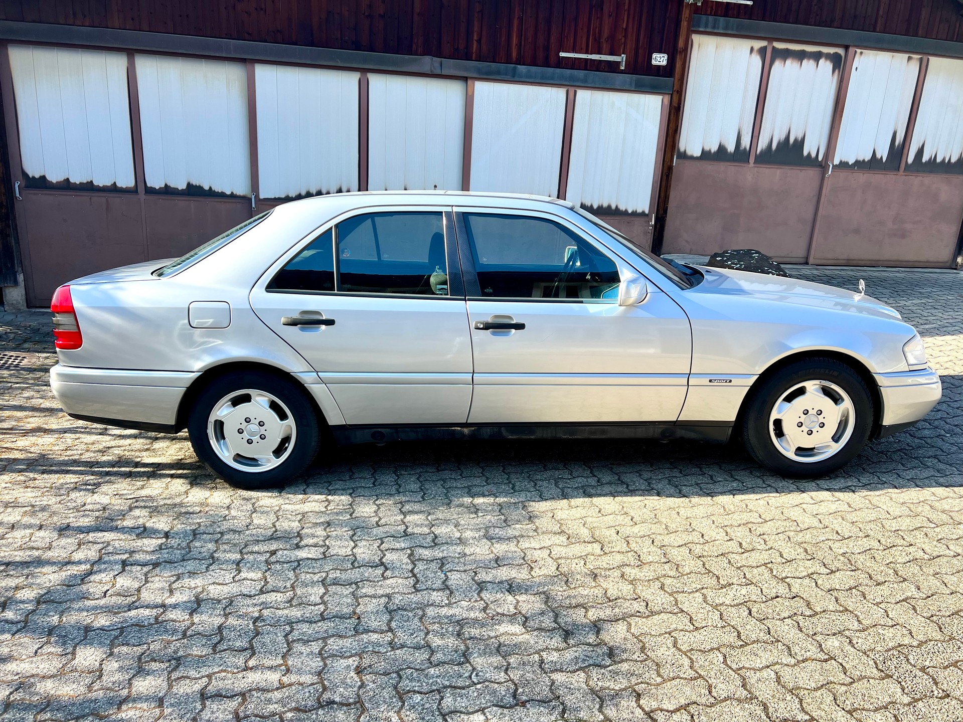 MERCEDES-BENZ C 220 Sport-image-8