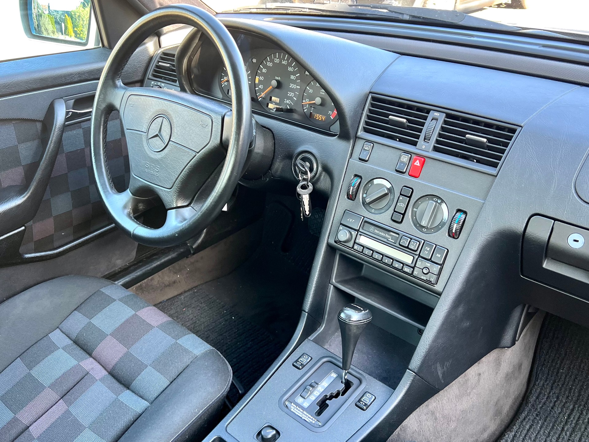 MERCEDES-BENZ C 220 Sport-image-16