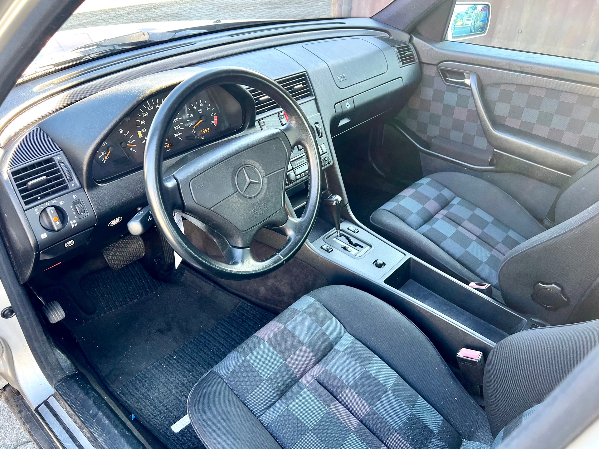 MERCEDES-BENZ C 220 Sport-image-11