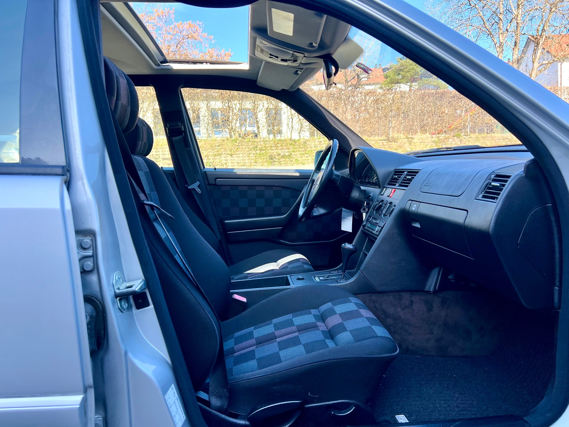 MERCEDES-BENZ C 220 Sport-image-18