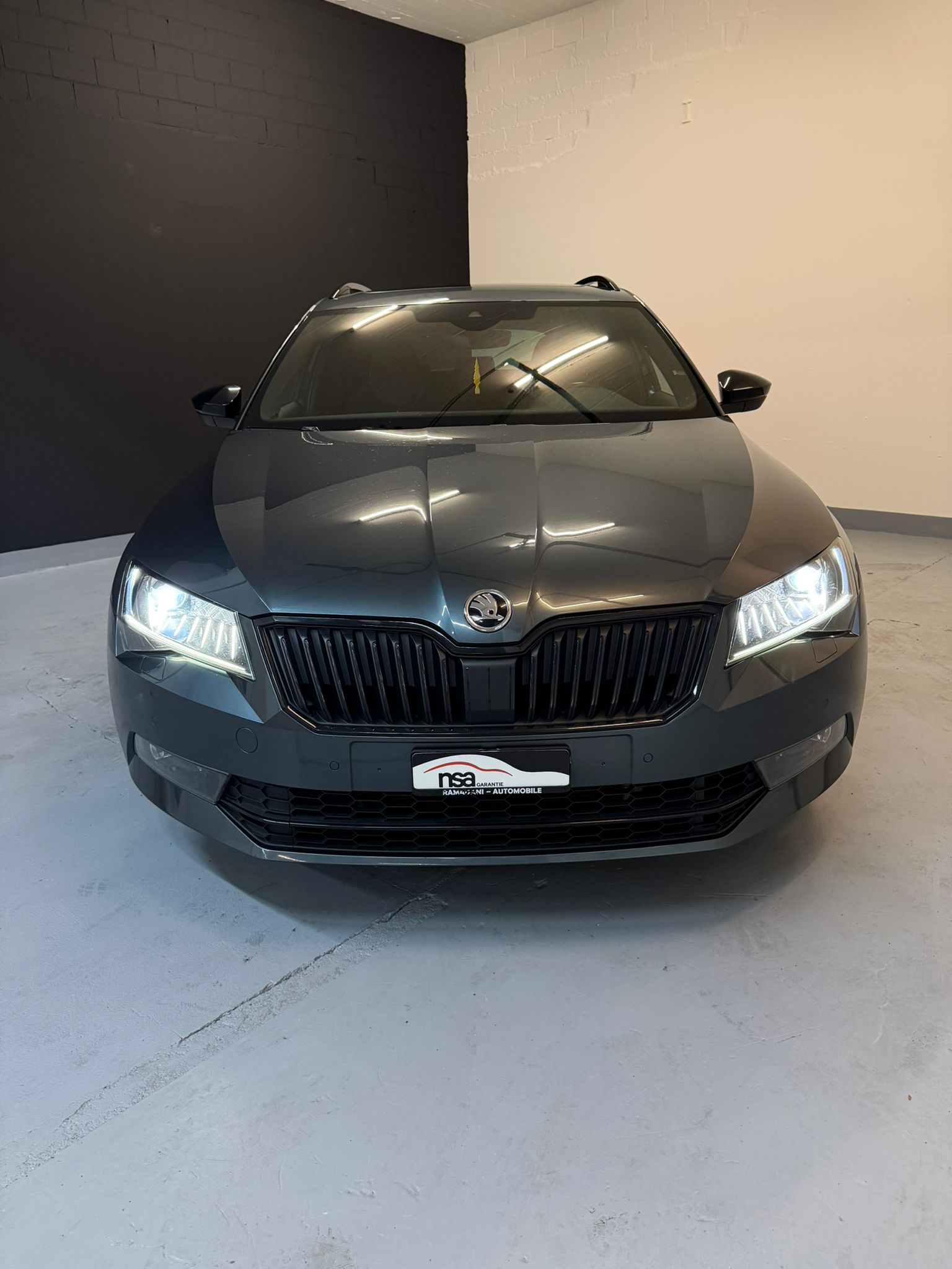 SKODA Superb Combi 2.0 TSI SportLine+ DSG 4x4 Voll Option ***CH-Fahrzeug***-showroom-element-1