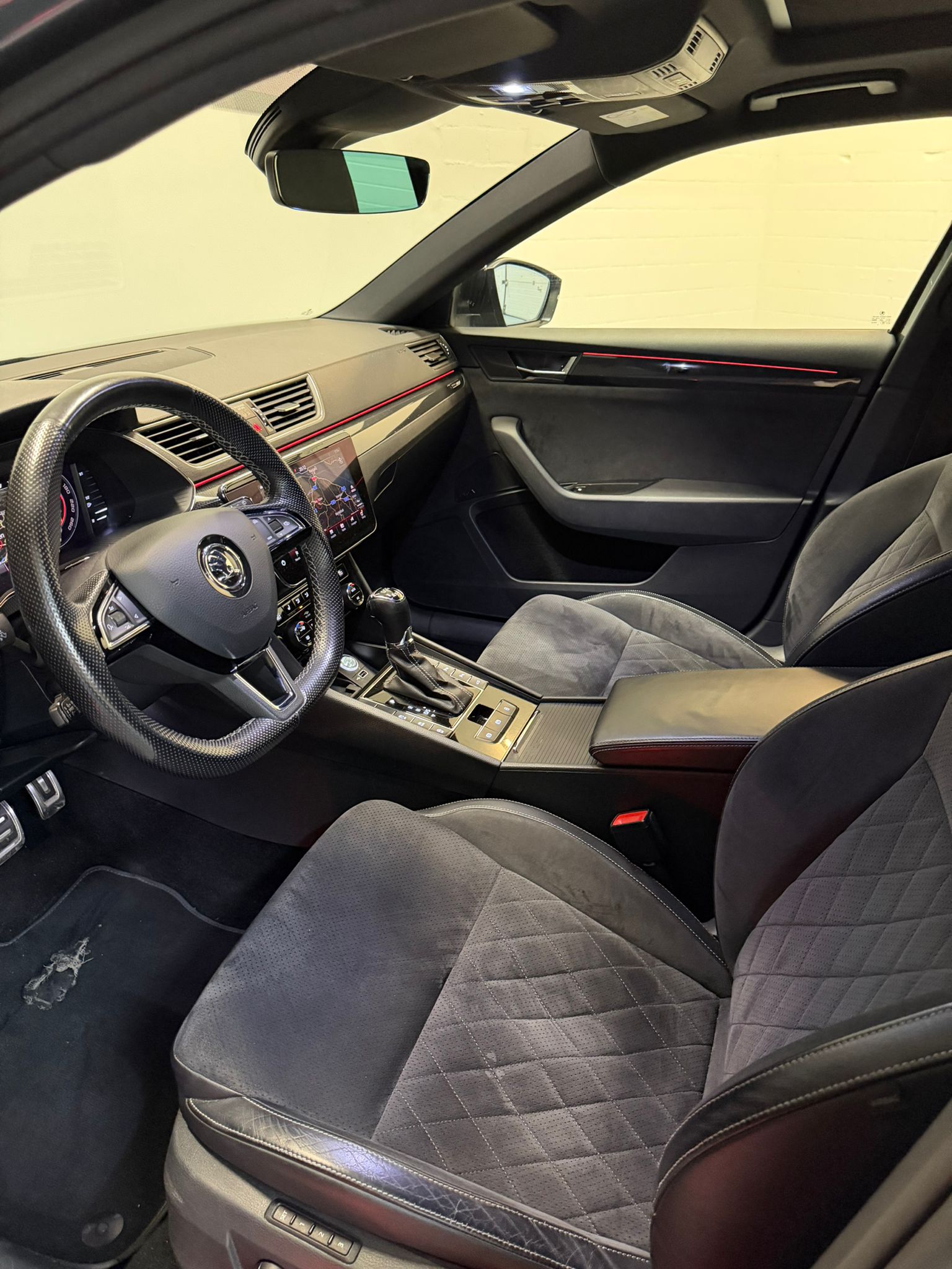 SKODA Superb Combi 2.0 TSI SportLine+ DSG 4x4 Voll Option ***CH-Fahrzeug***-image-12