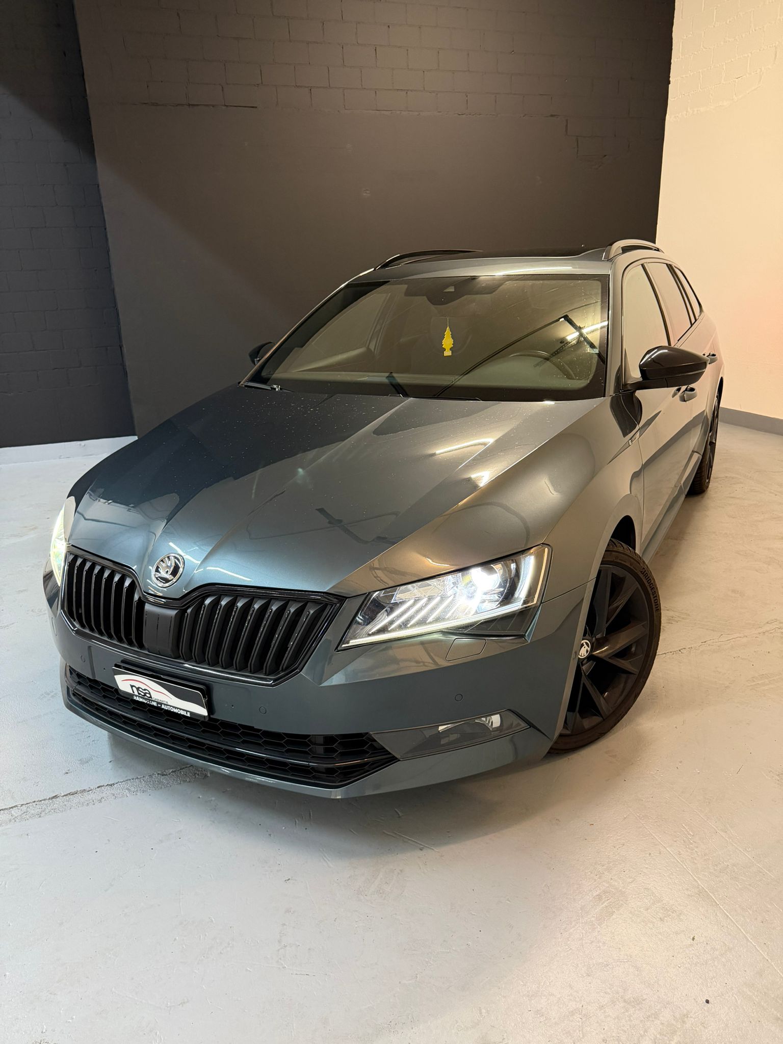 SKODA Superb Combi 2.0 TSI SportLine+ DSG 4x4 Voll Option ***CH-Fahrzeug***-showroom-element-2