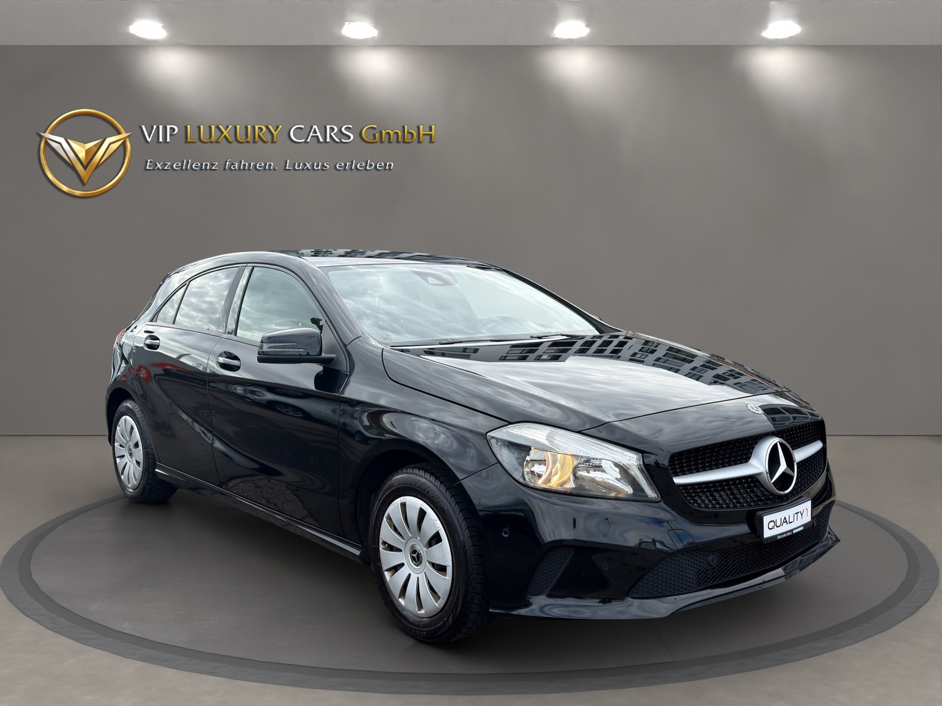 MERCEDES-BENZ A 160 Urban-showroom-element-2