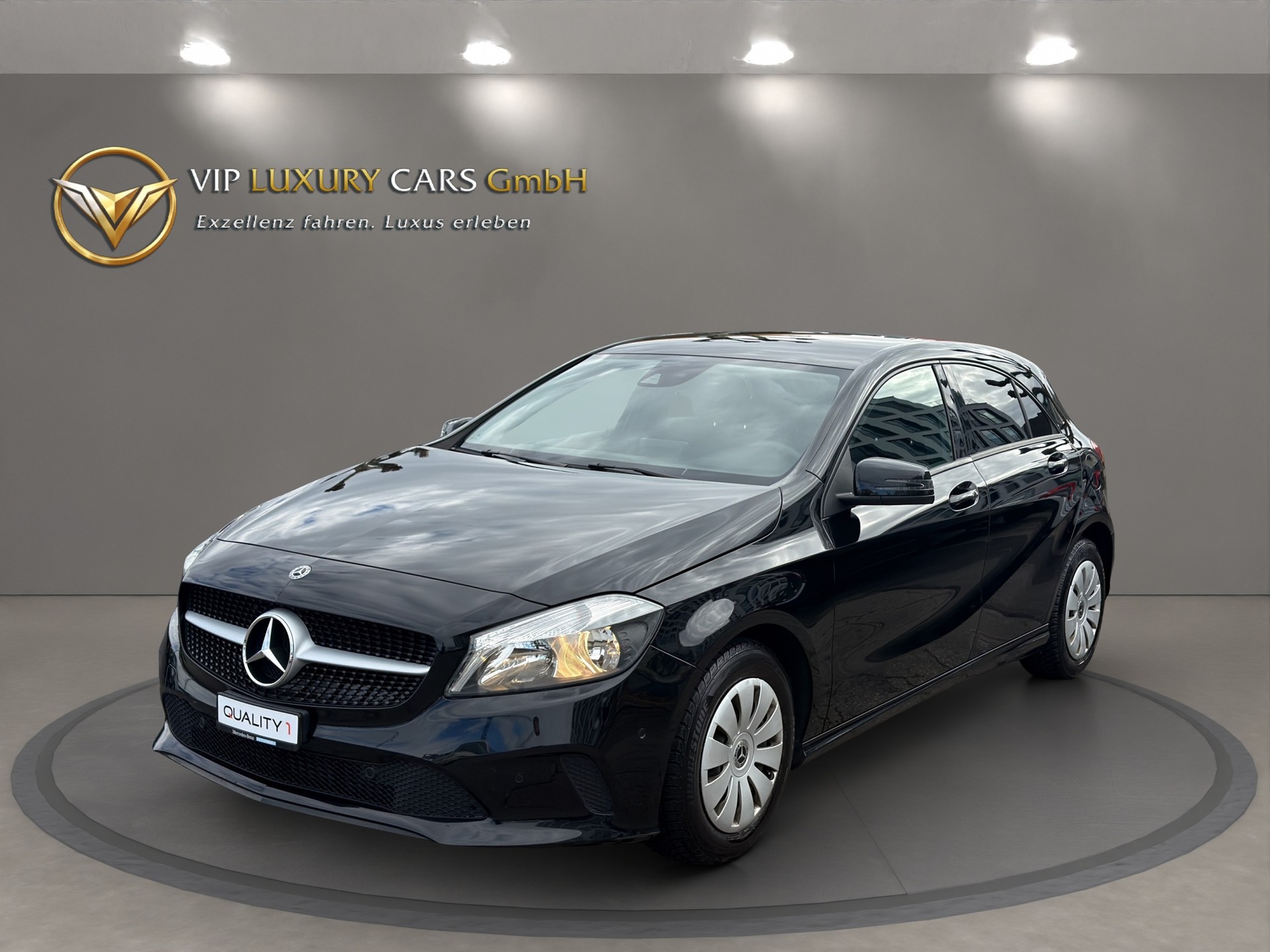 MERCEDES-BENZ A 160 Urban-showroom-element-1