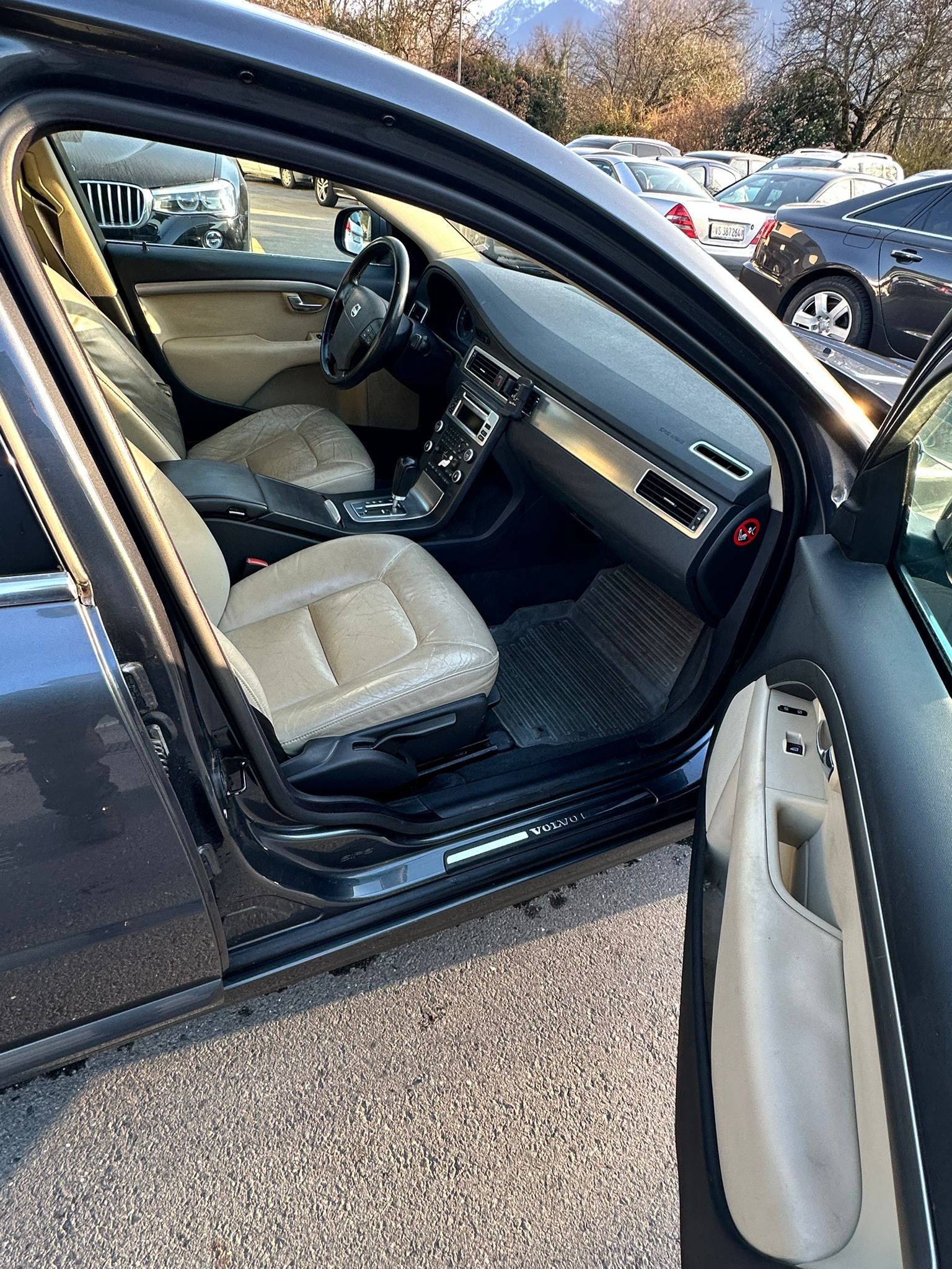 VOLVO S80 2.5T Momentum-image-10
