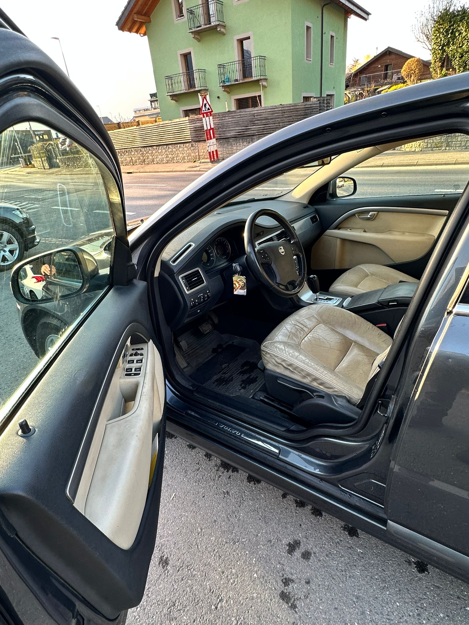 VOLVO S80 2.5T Momentum-image-8