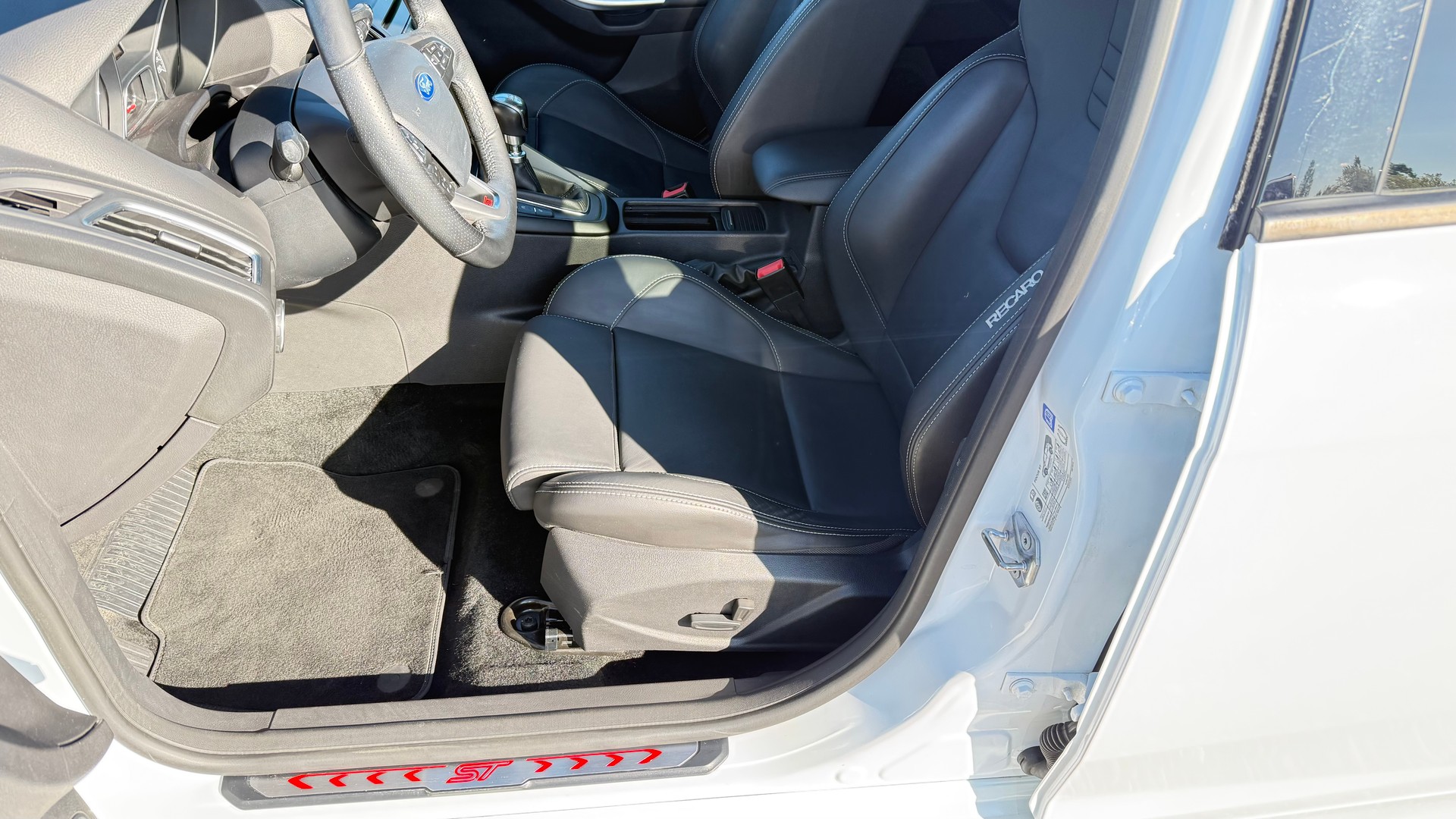 FORD Focus 2.0 SCTi ST3-showroom-element-2