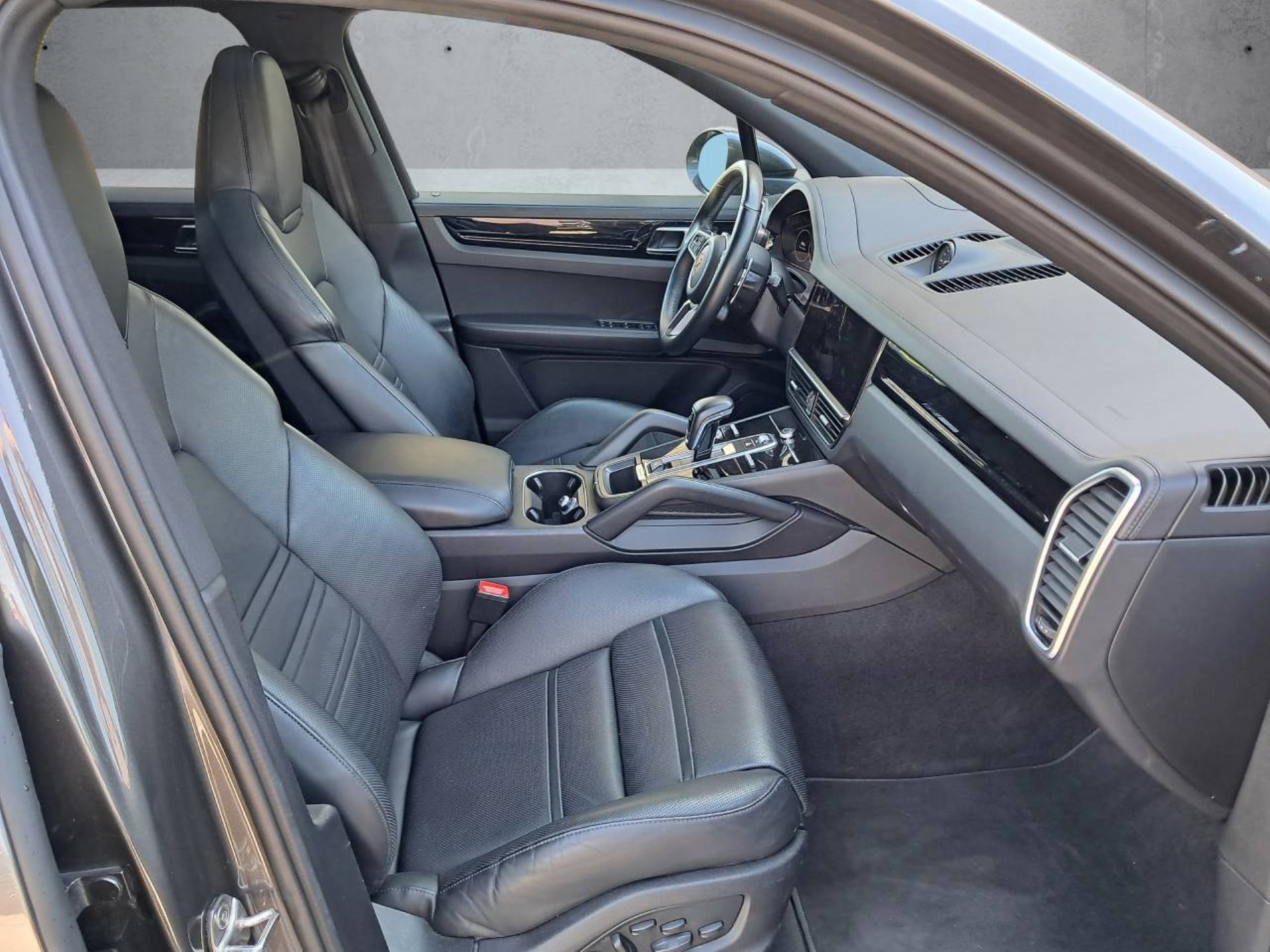 PORSCHE Cayenne E-Hybrid (MY22)-image-13