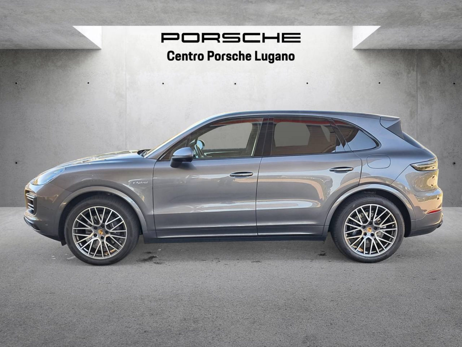PORSCHE Cayenne E-Hybrid (MY22)-image-1
