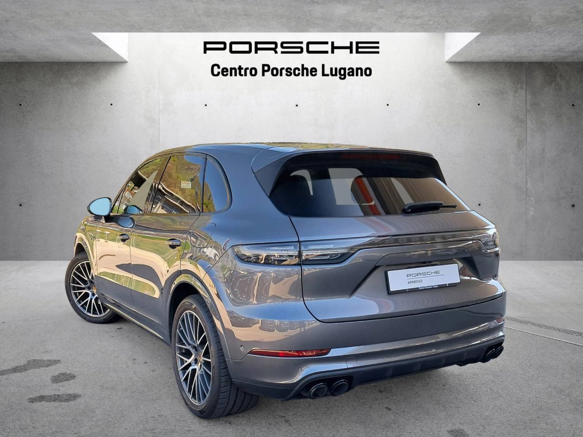 PORSCHE Cayenne E-Hybrid (MY22)-image-2