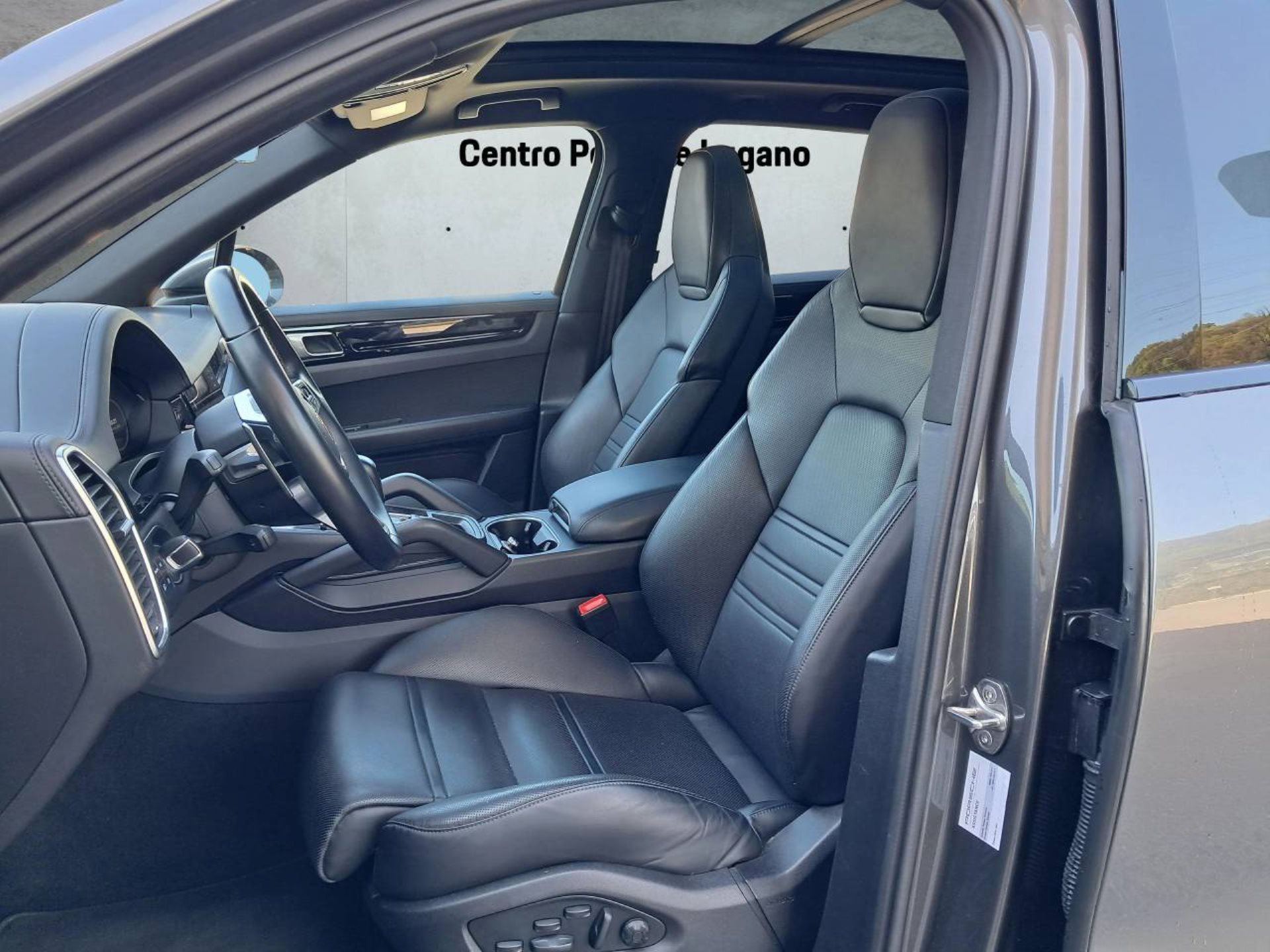 PORSCHE Cayenne E-Hybrid (MY22)-image-4