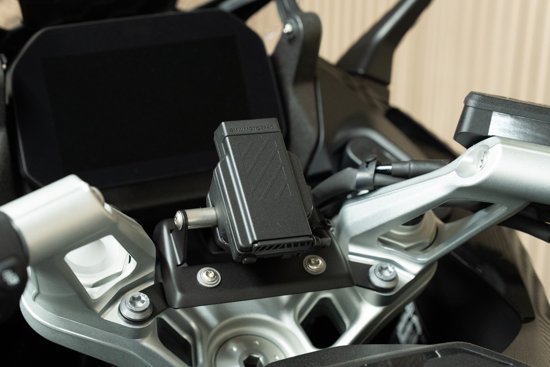 BMW R 1300 RS mit automatisiertem Schaltassistent und 36 Monaten BMW Motorrad Service inklusive 🔧😍-showroom-element-2