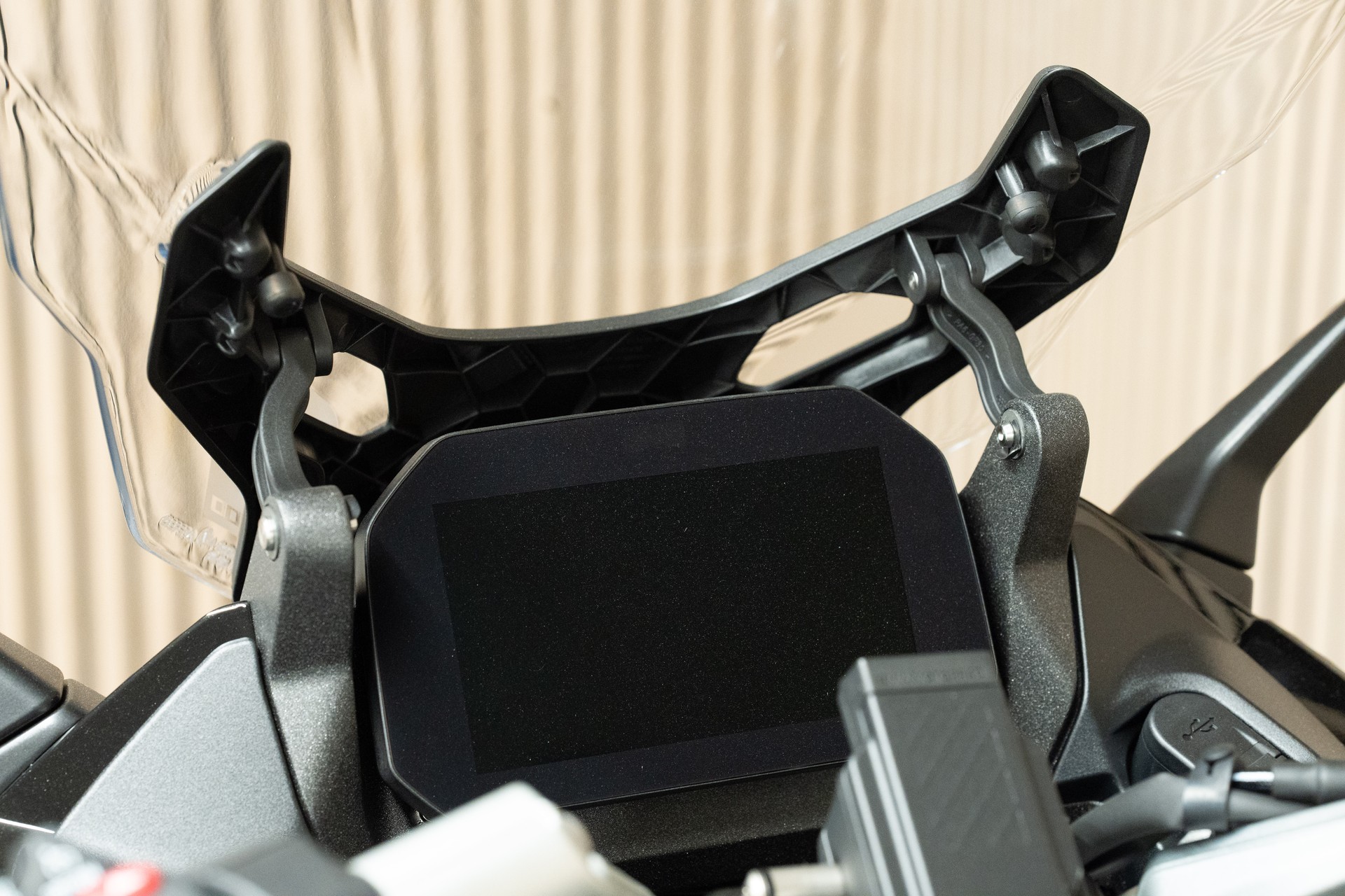 BMW R 1300 RS mit automatisiertem Schaltassistent und 36 Monaten BMW Motorrad Service inklusive 🔧😍-showroom-element-3