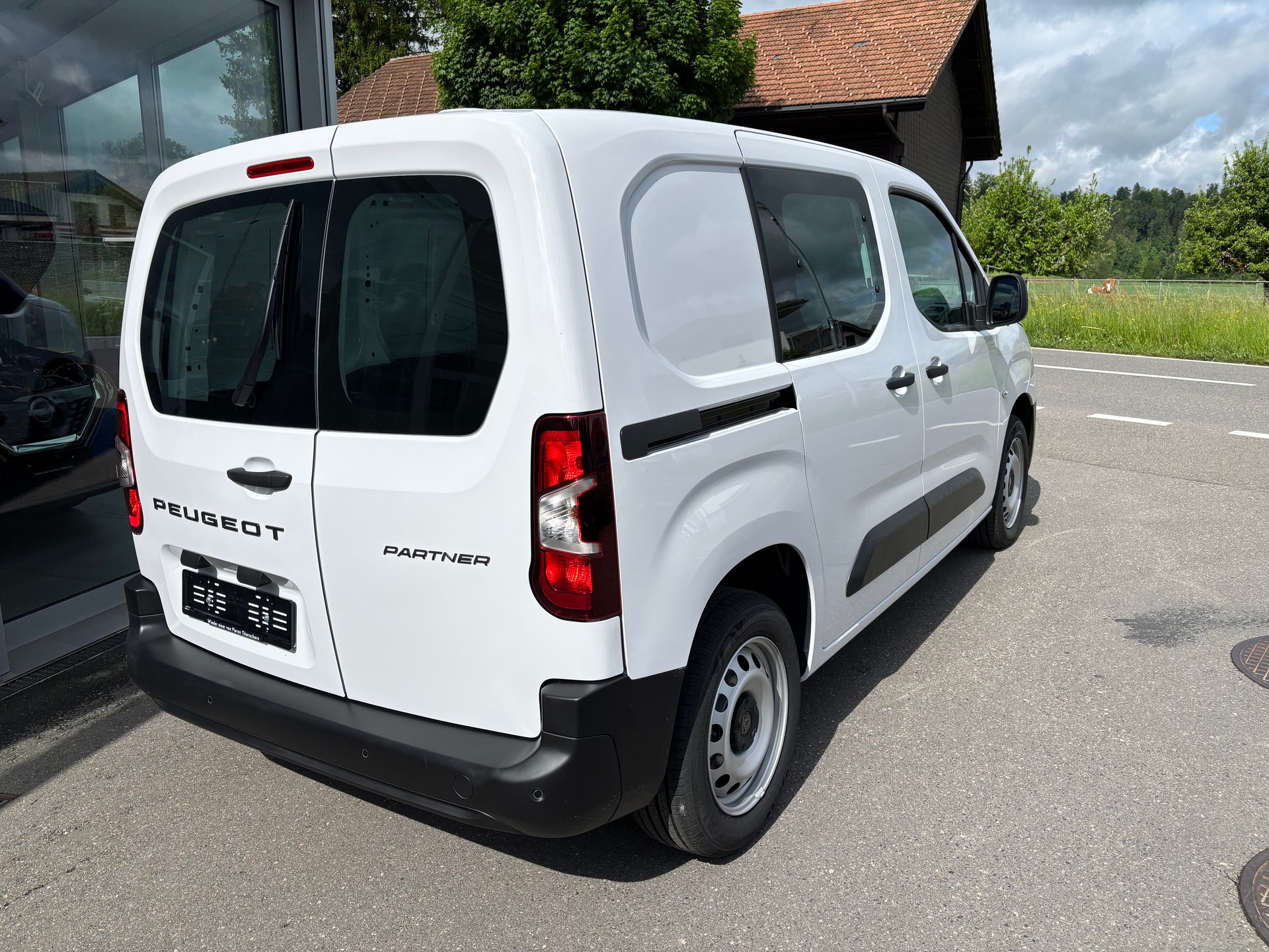 PEUGEOT Partner 1.5HDi Standard 650kg EAT8-image-3